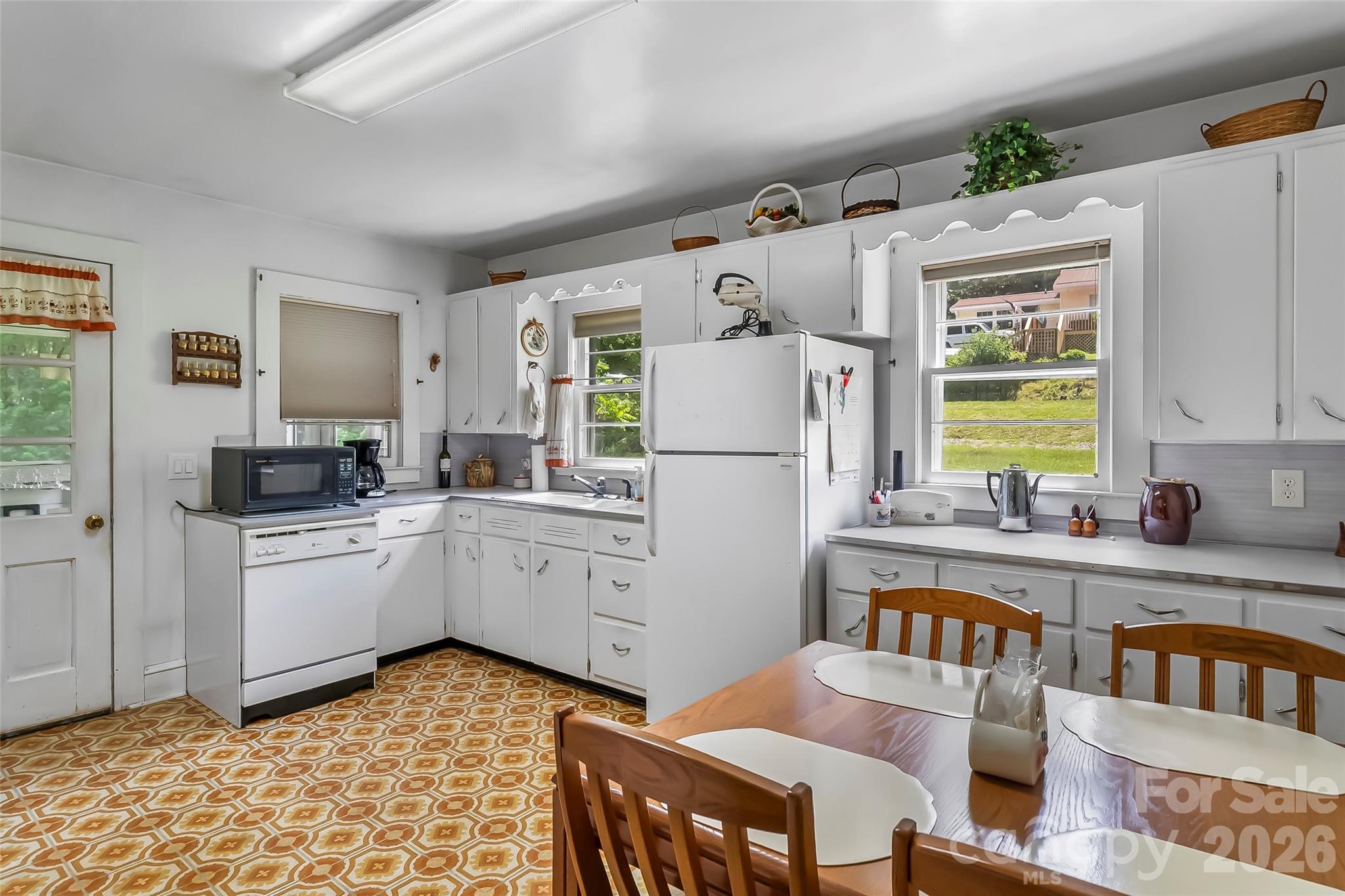 127 Stafford Road — Spruce Pine
