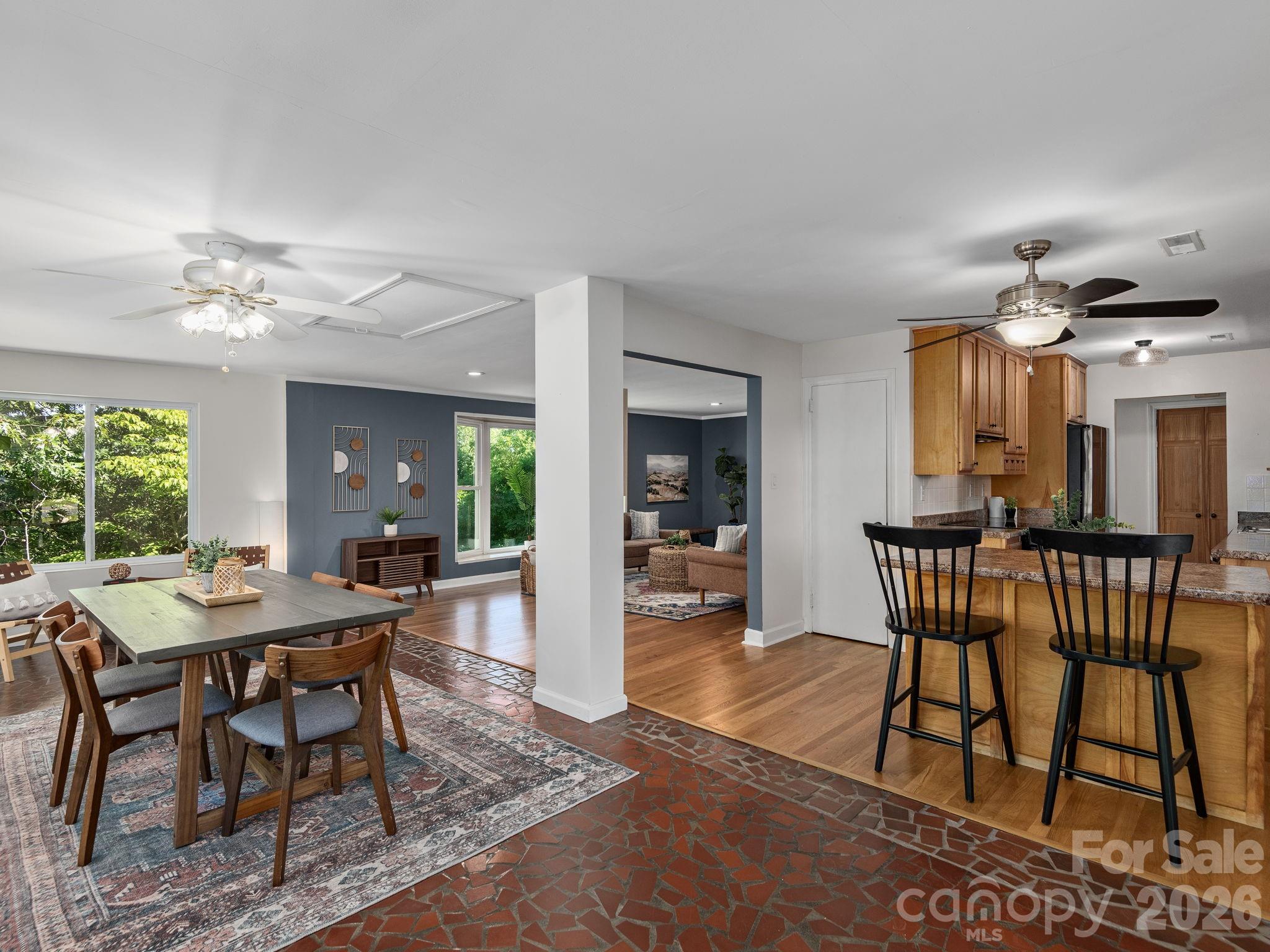 147 W Oakview Road — Asheville