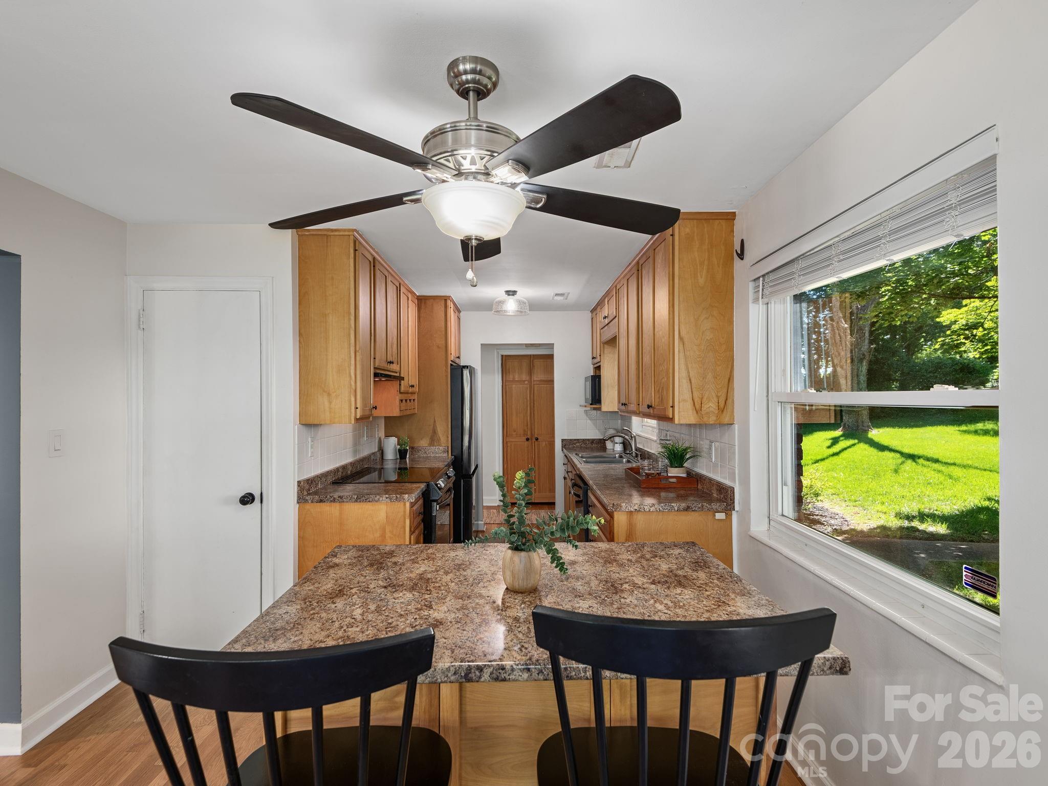 147 W Oakview Road — Asheville