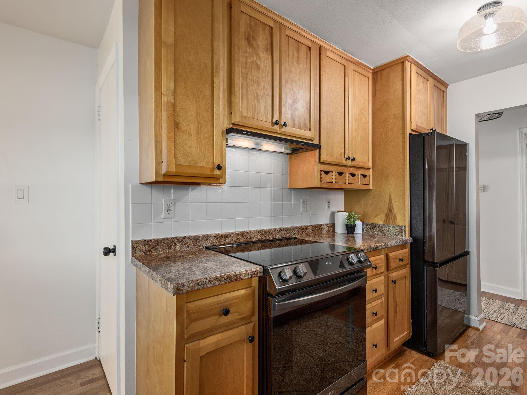 147 W Oakview Road — Asheville
