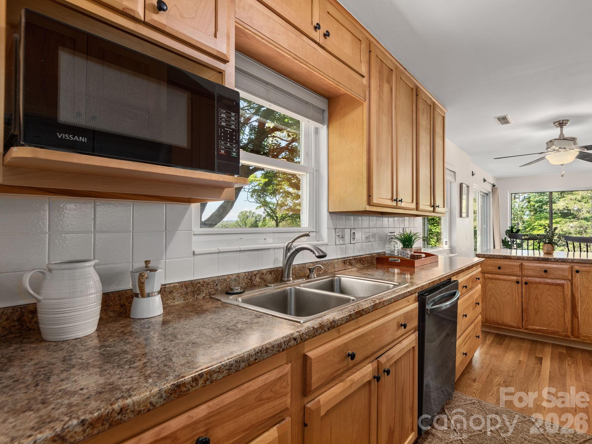 147 W Oakview Road — Asheville