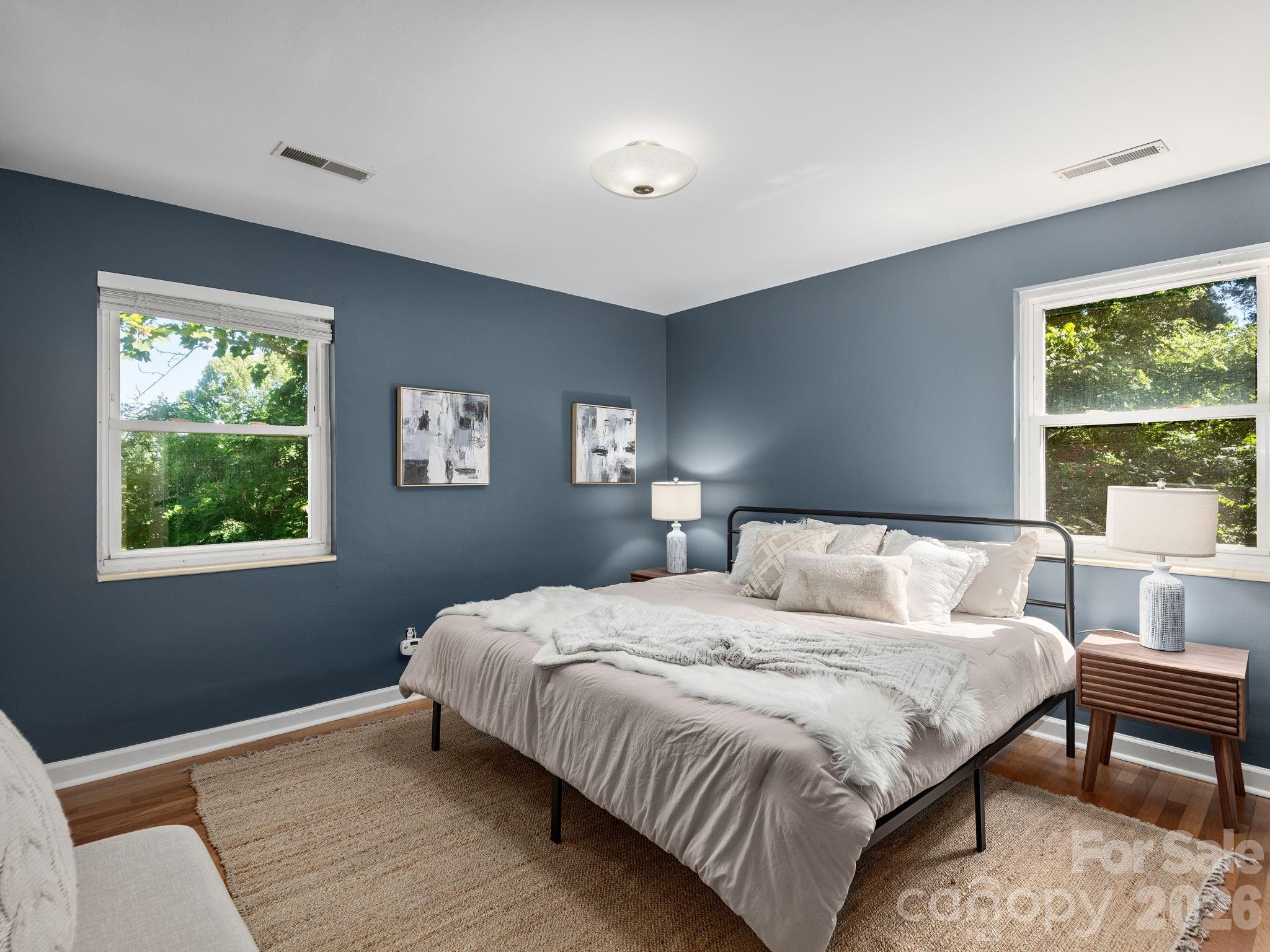 147 W Oakview Road — Asheville