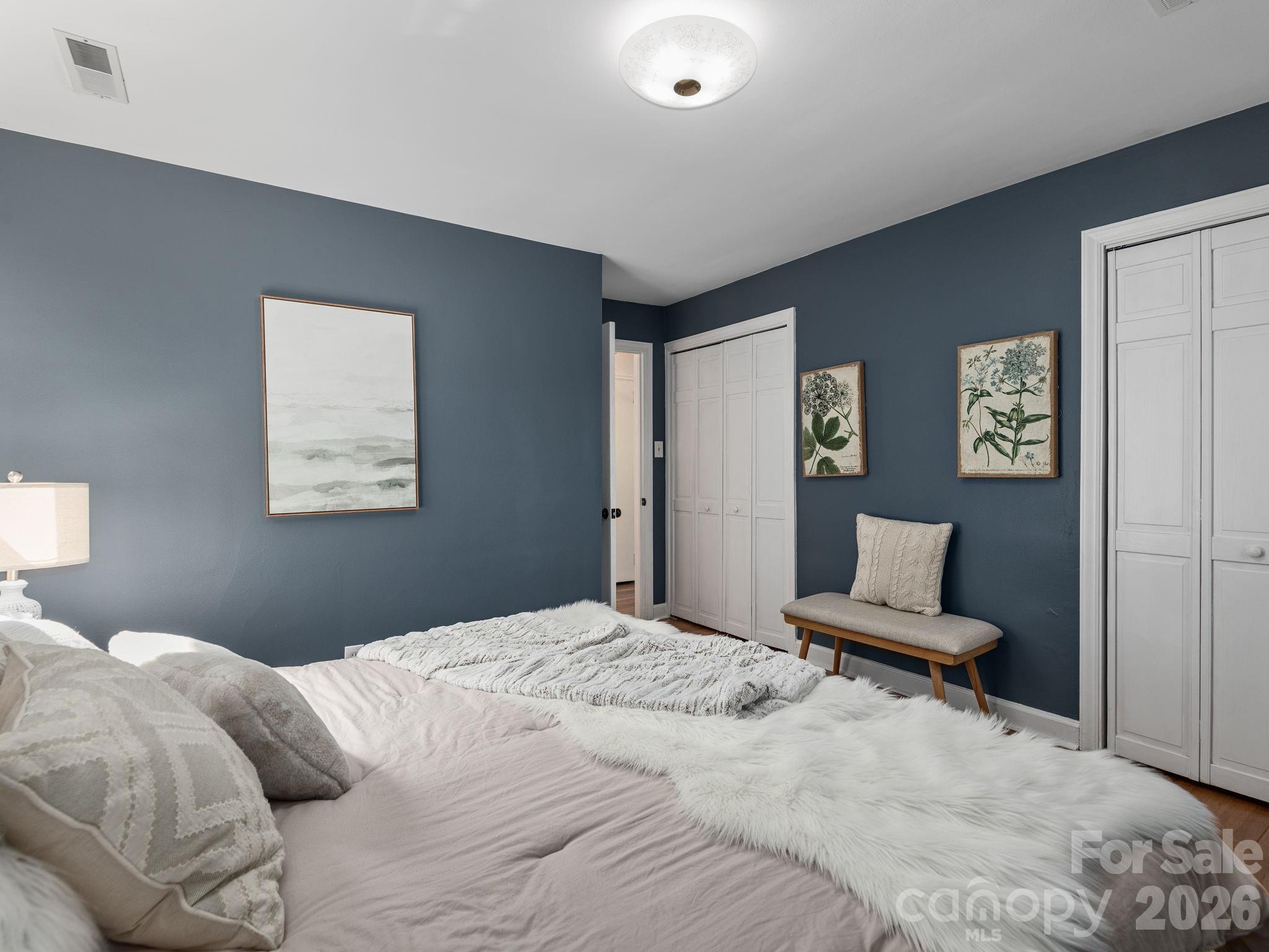 147 W Oakview Road — Asheville