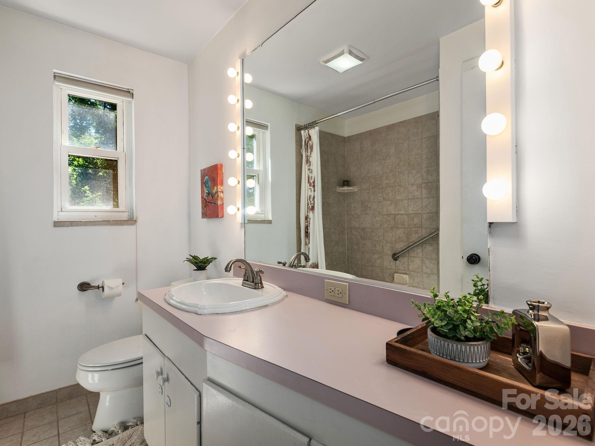 147 W Oakview Road — Asheville