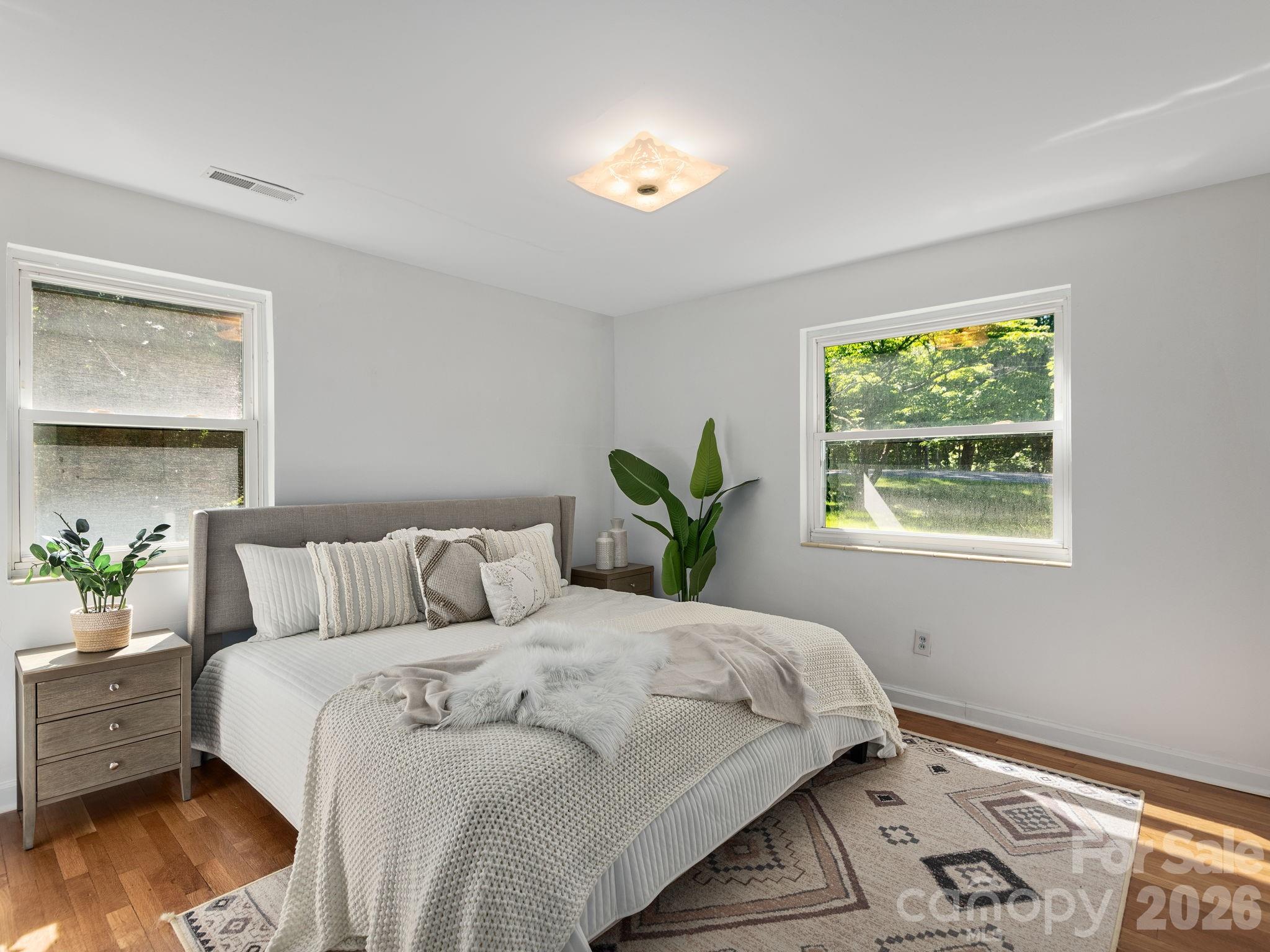 147 W Oakview Road — Asheville