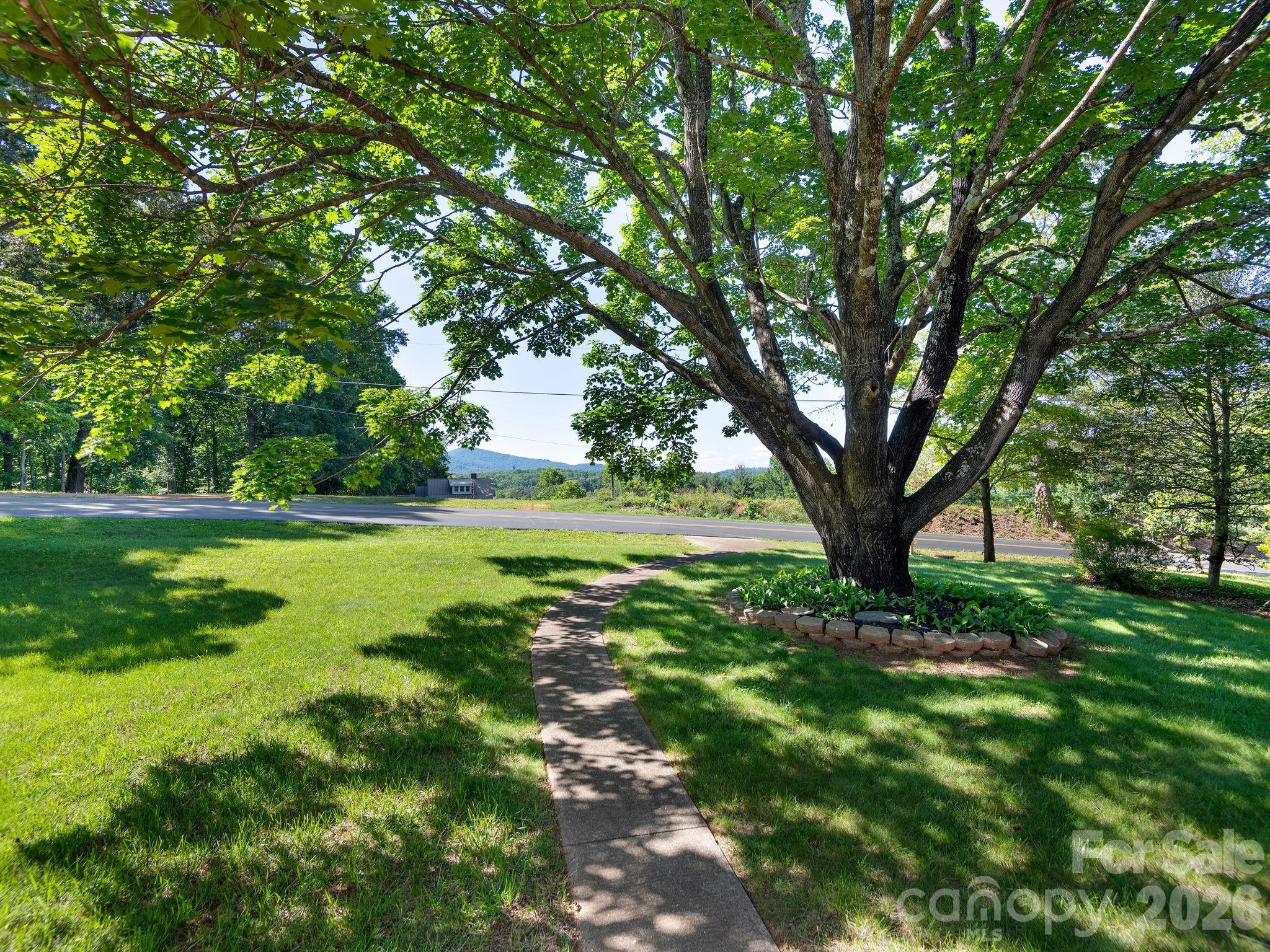 147 W Oakview Road — Asheville