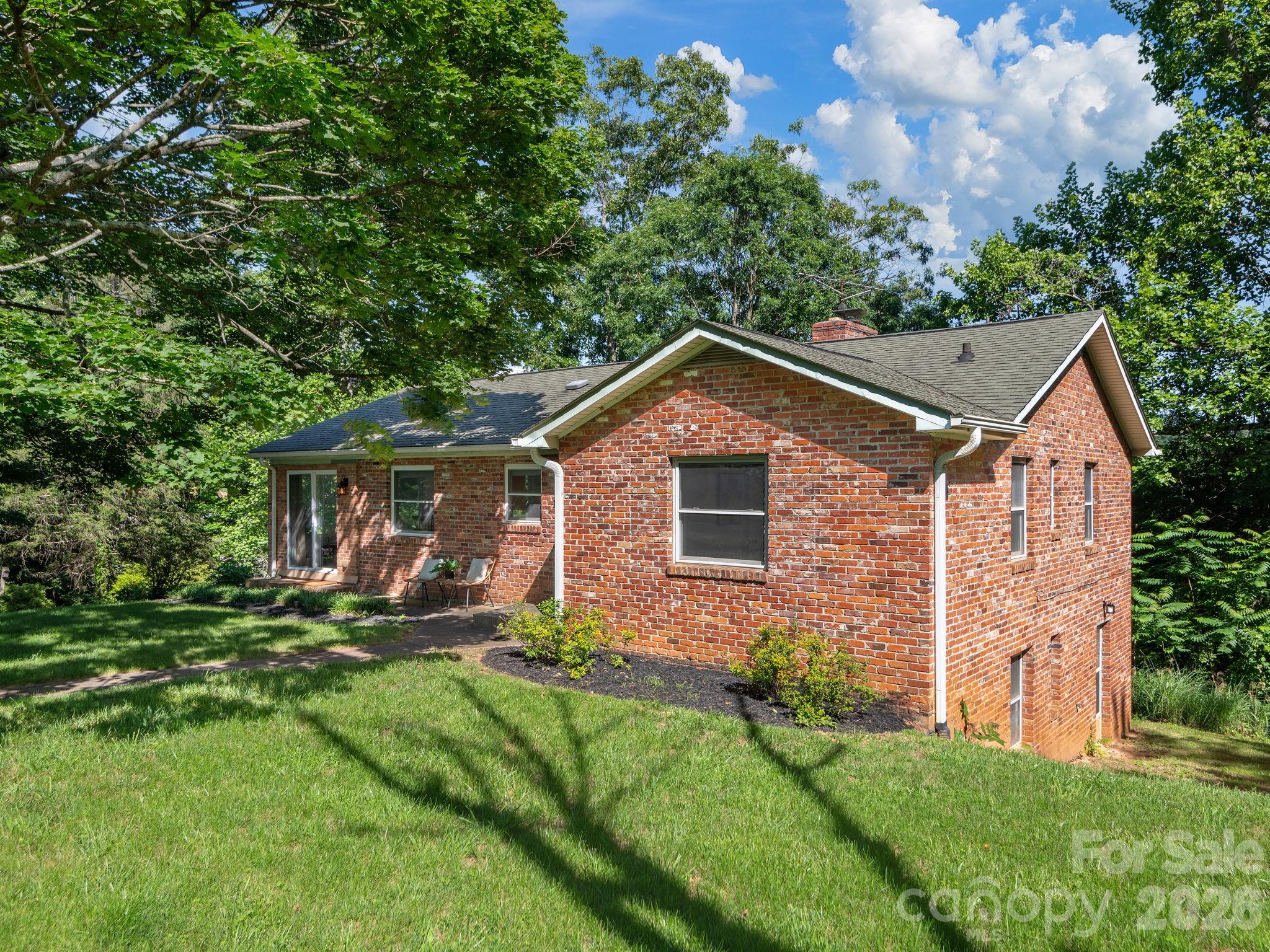 147 W Oakview Road — Asheville