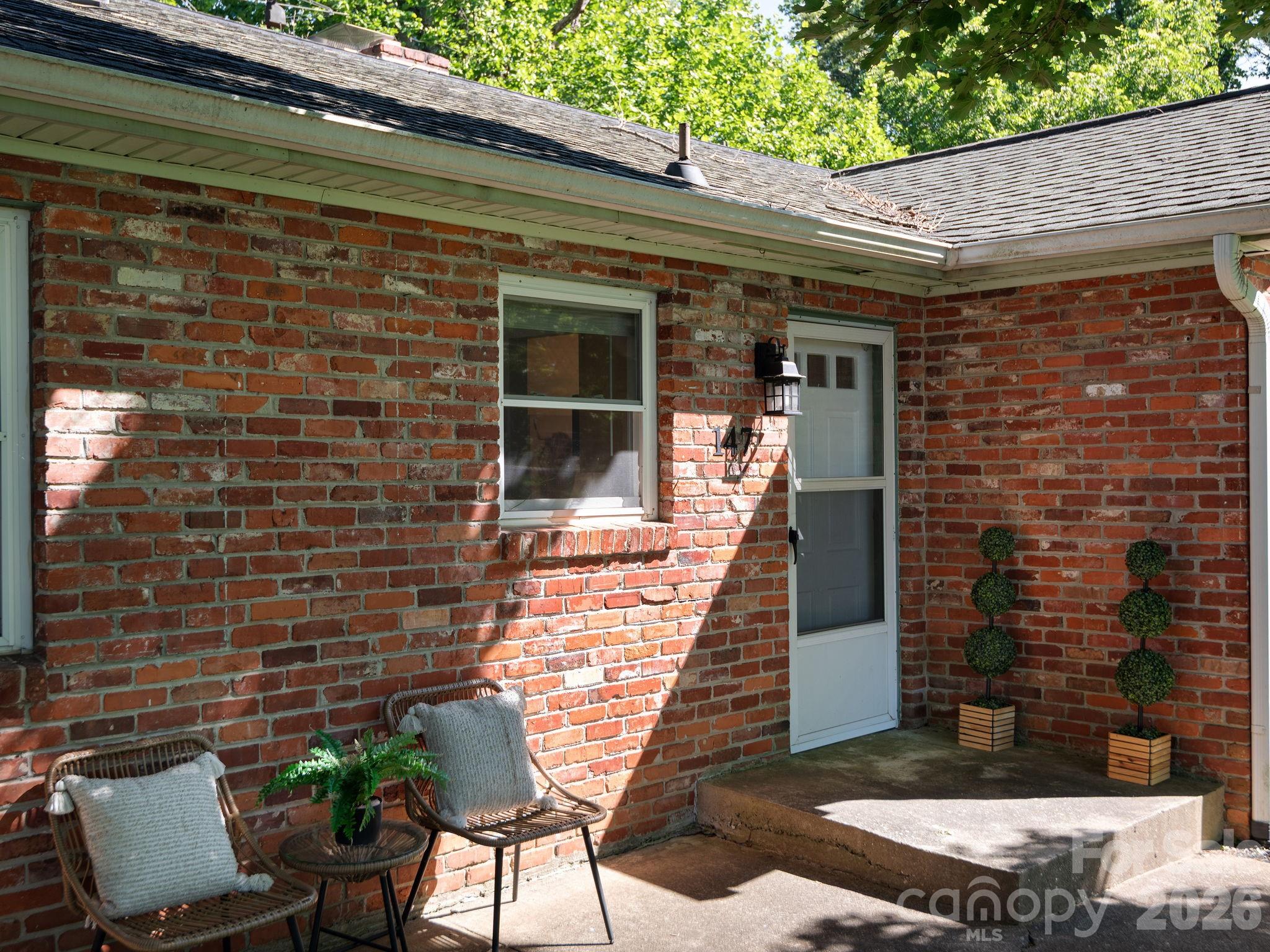 147 W Oakview Road — Asheville