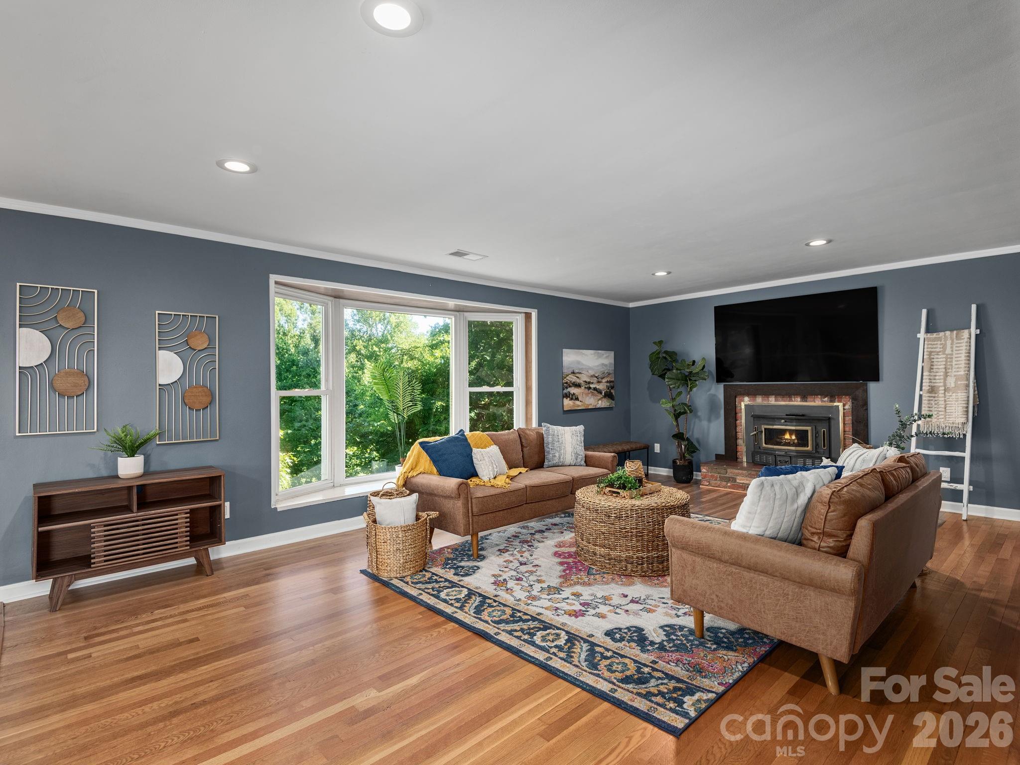 147 W Oakview Road — Asheville