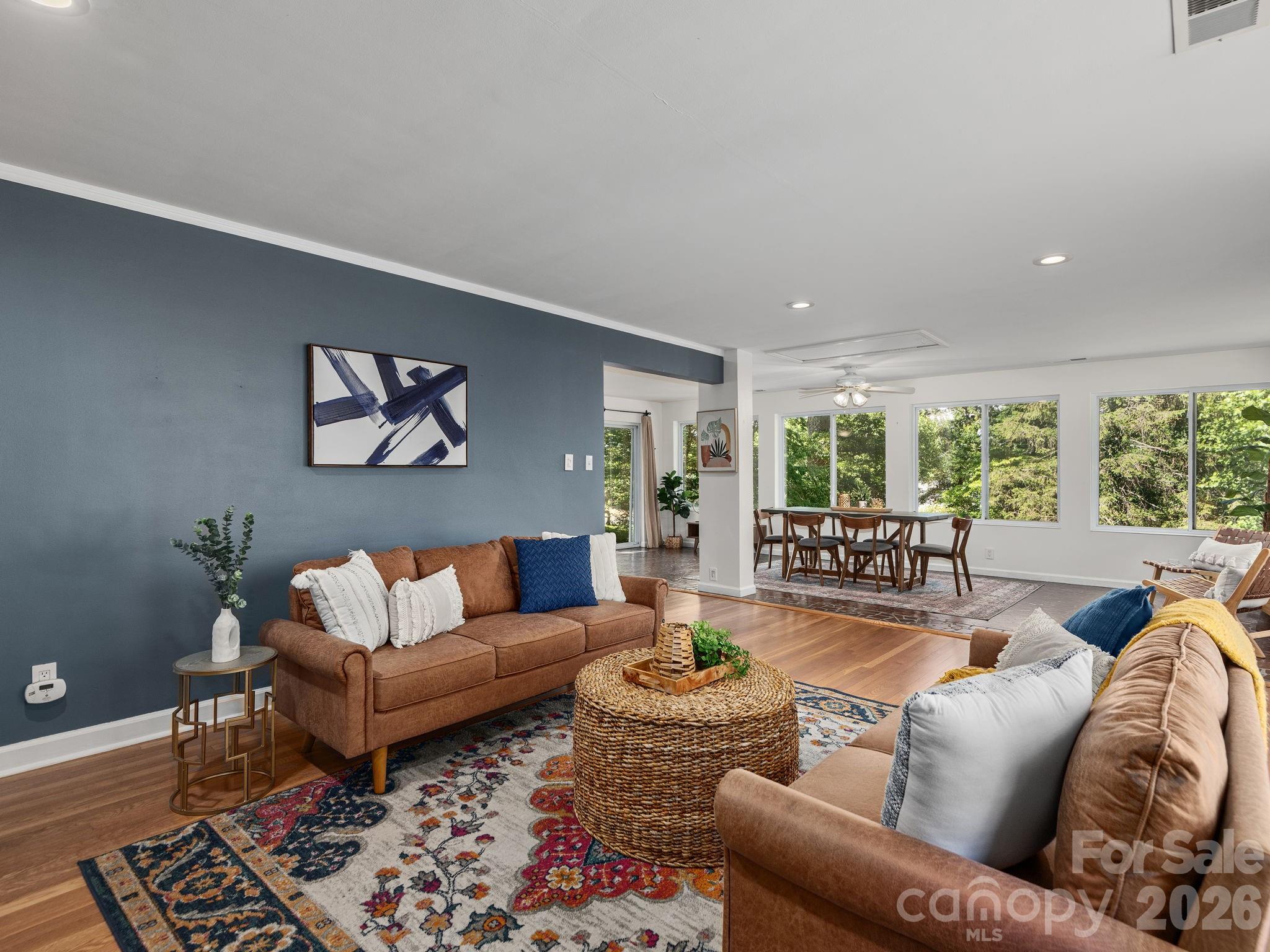 147 W Oakview Road — Asheville