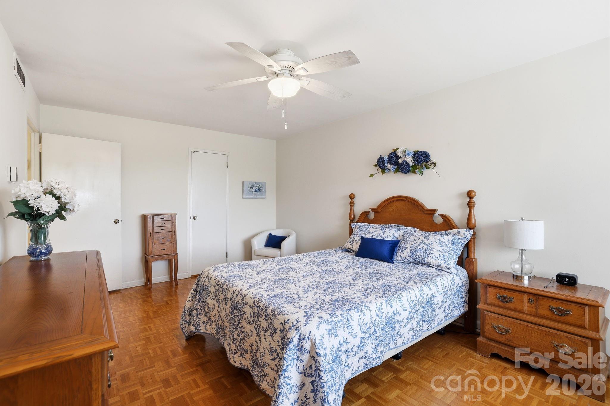 1300 Queens Road #416 — Charlotte