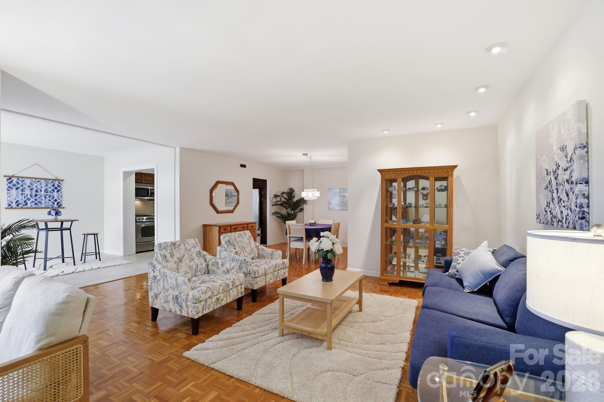 1300 Queens Road #416 — Charlotte