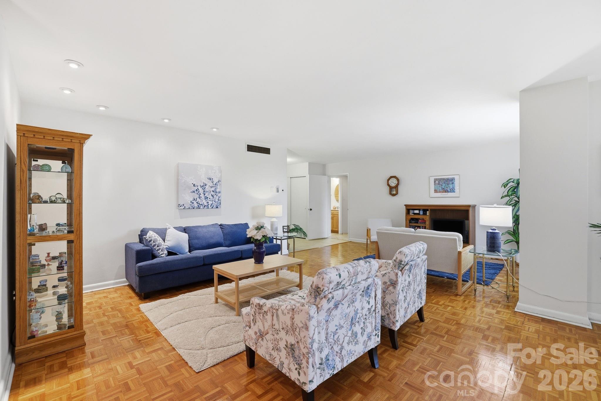 1300 Queens Road #416 — Charlotte