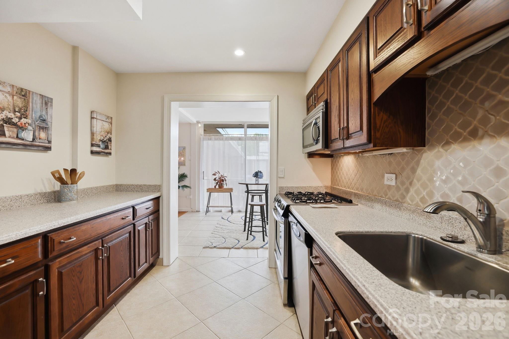 1300 Queens Road #416 — Charlotte