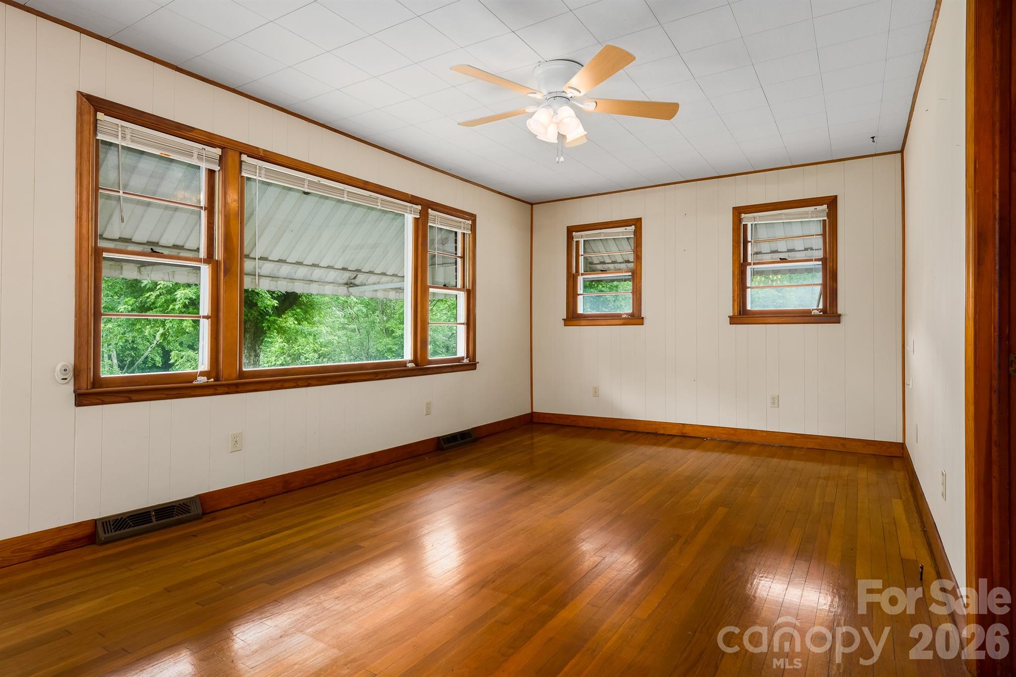 302 Sprinkle Branch Road — Marshall