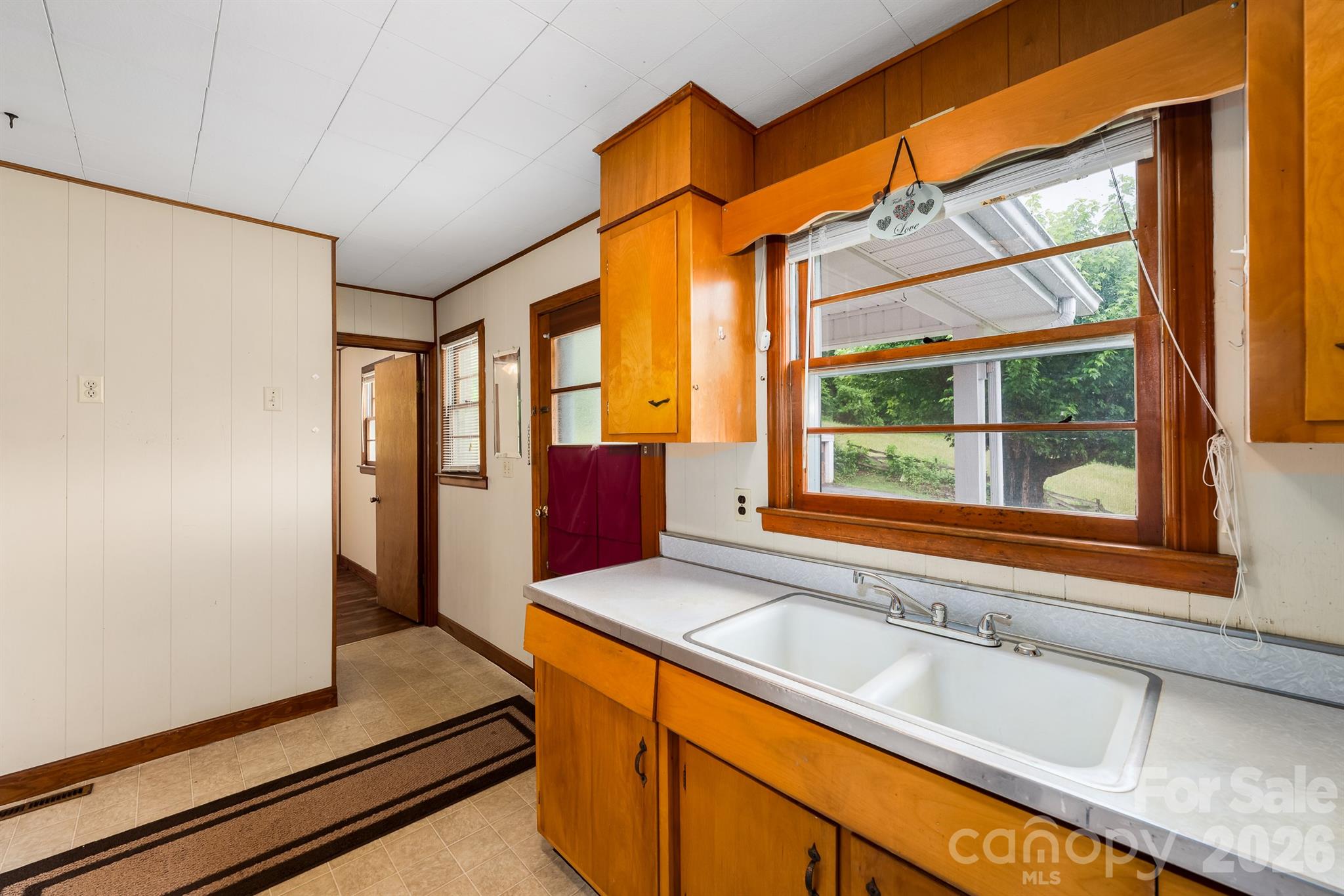 302 Sprinkle Branch Road — Marshall