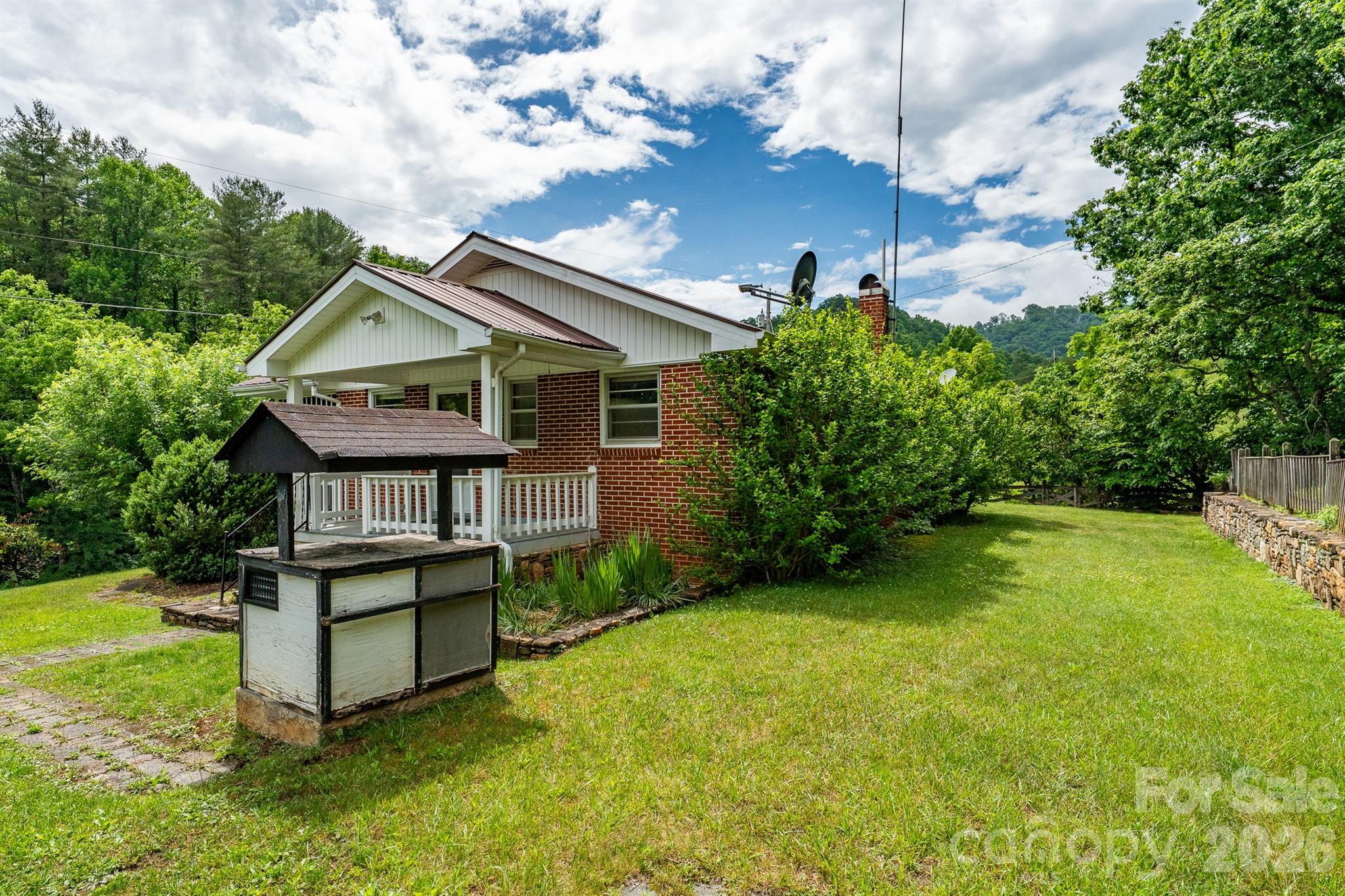 302 Sprinkle Branch Road — Marshall