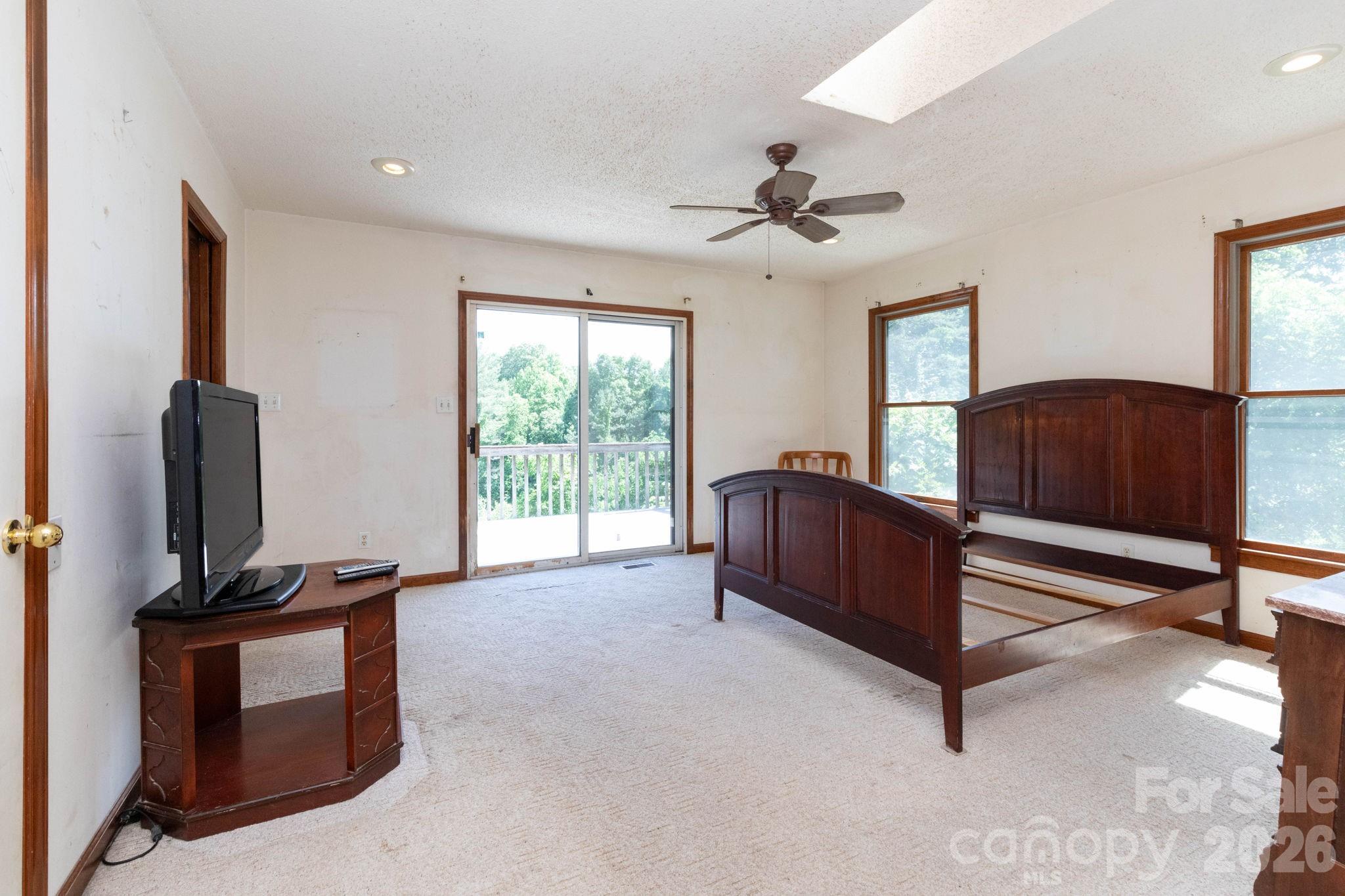 18 Bartlett Road — Weaverville