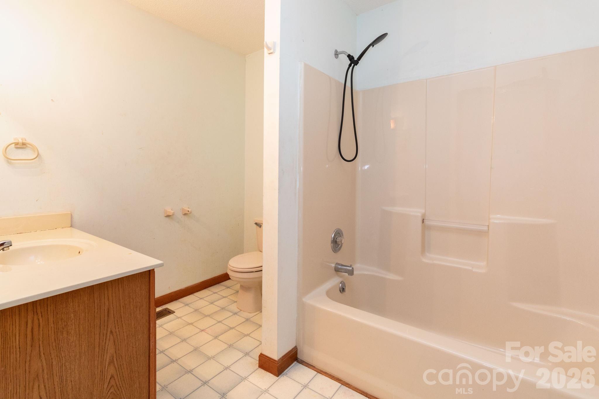 18 Bartlett Road — Weaverville