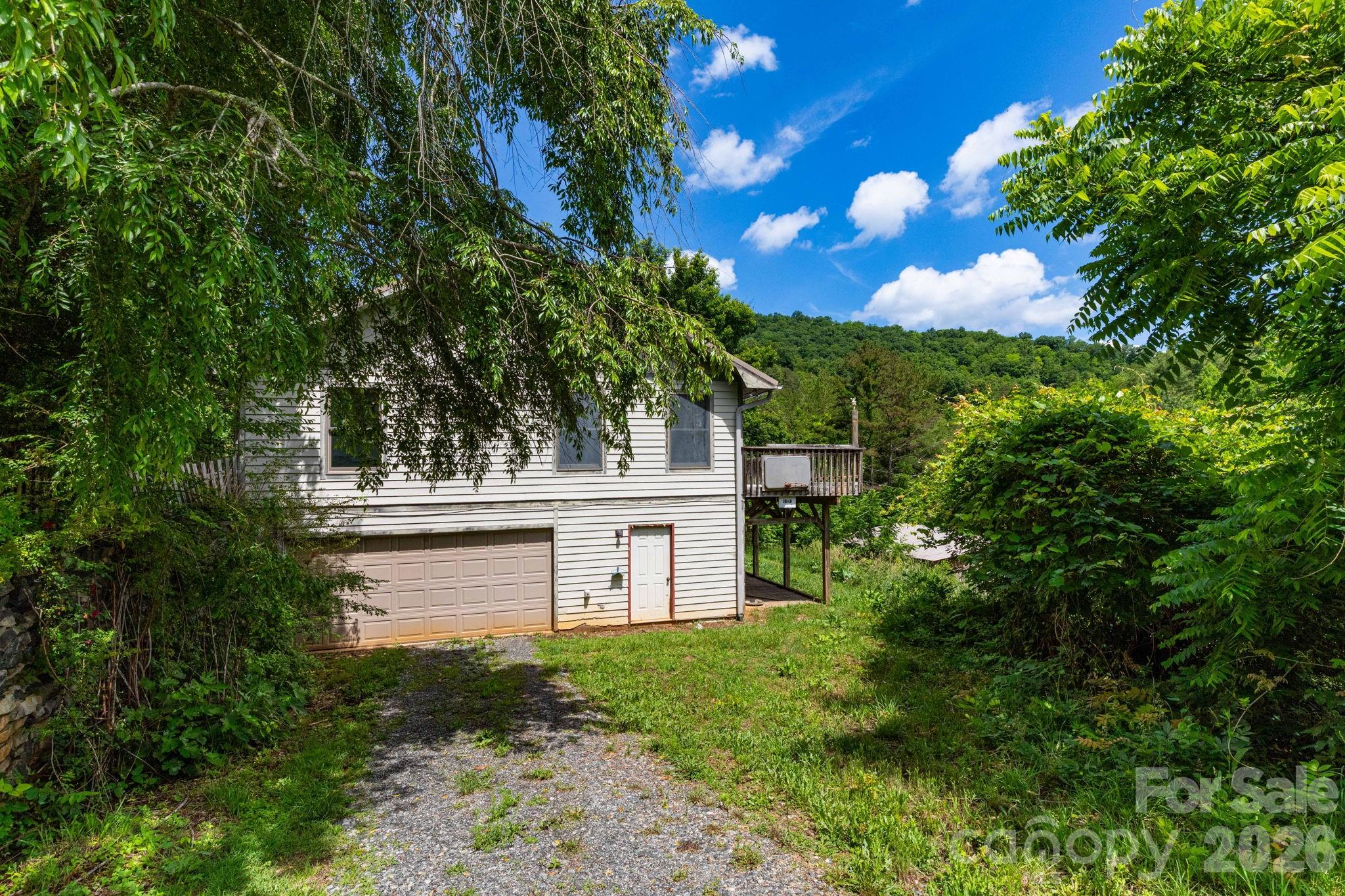 18 Bartlett Road — Weaverville