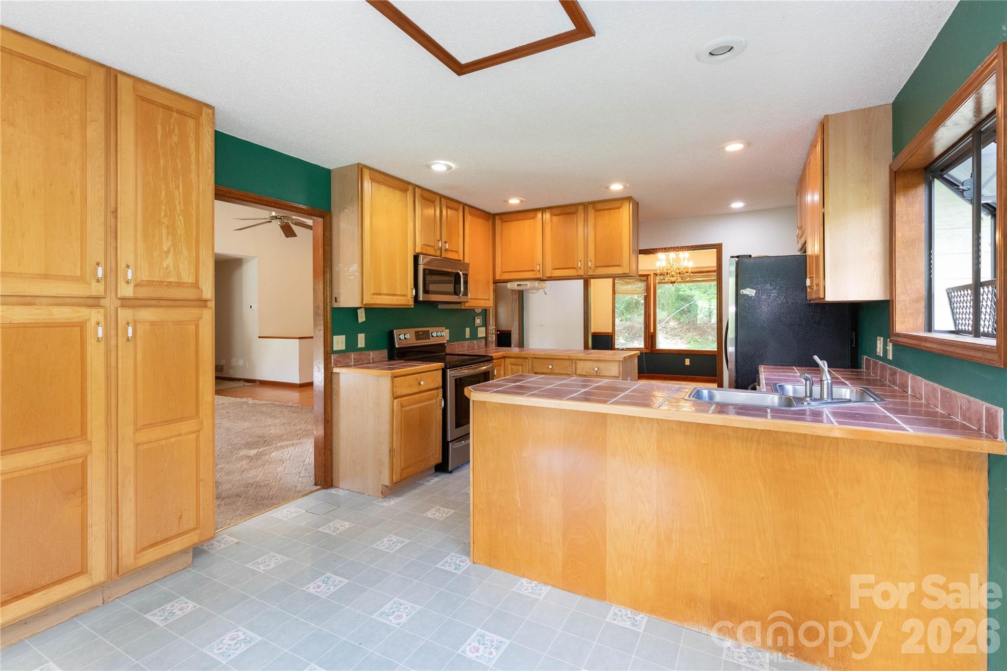 18 Bartlett Road — Weaverville