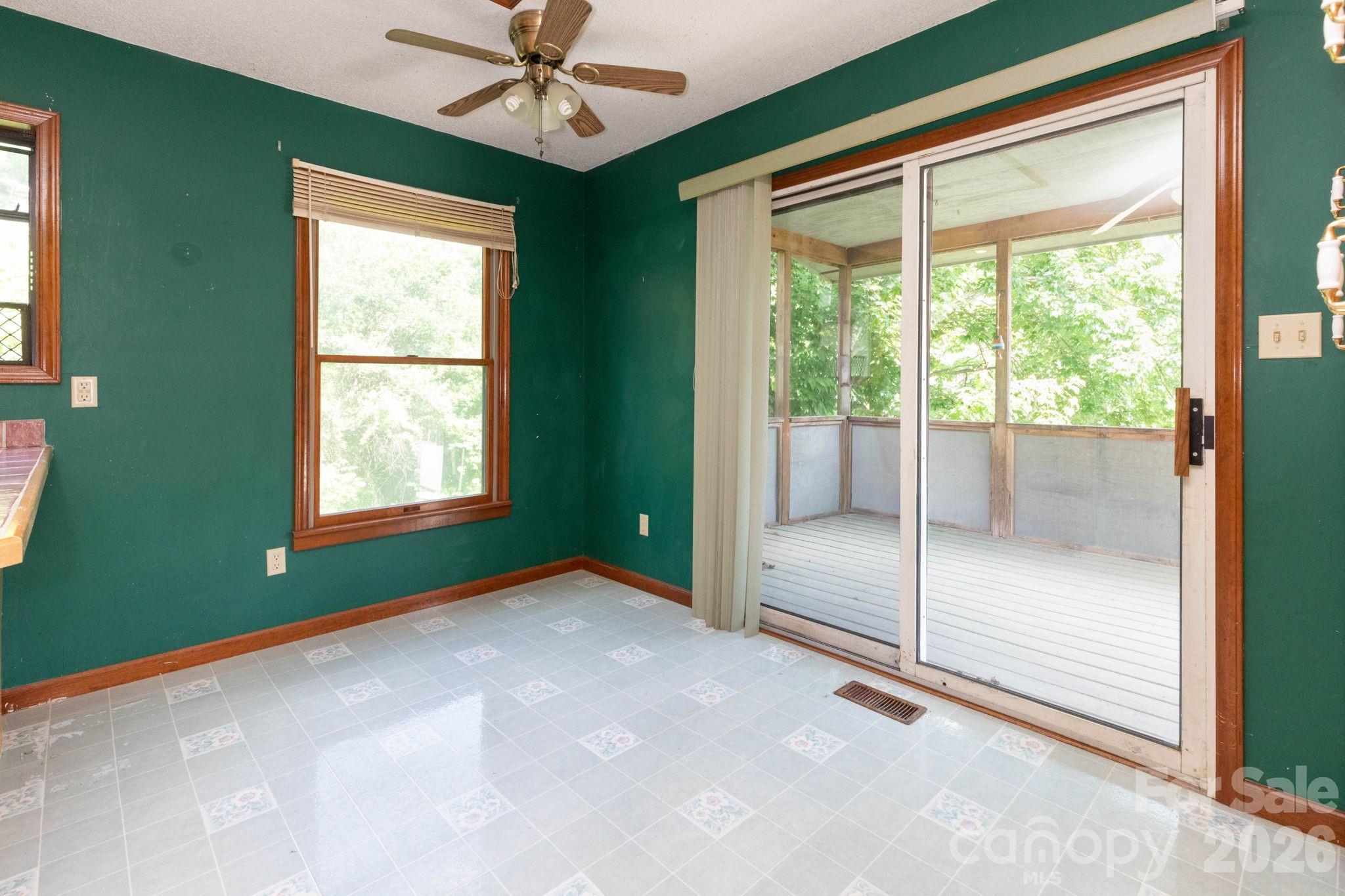 18 Bartlett Road — Weaverville