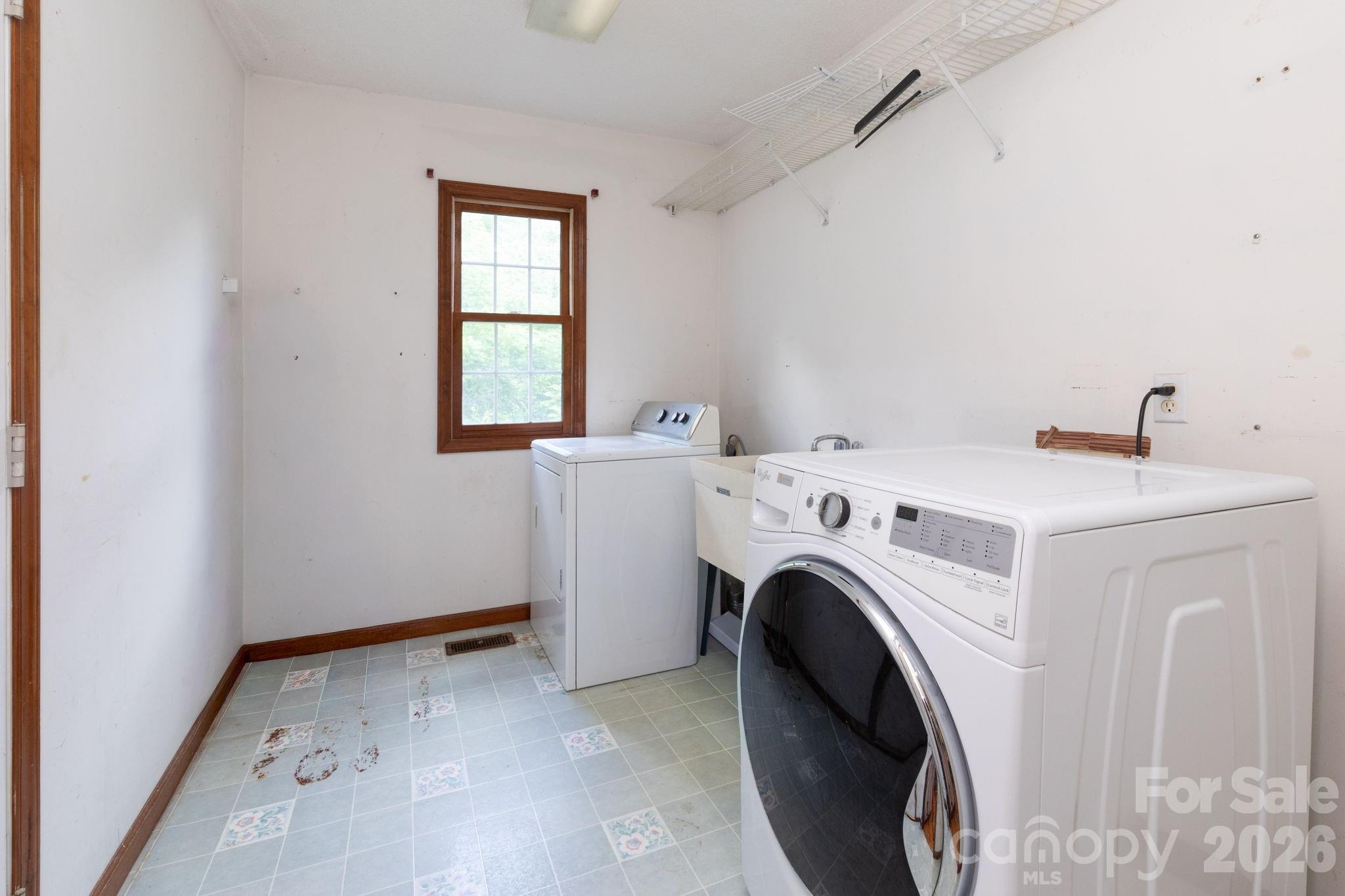 18 Bartlett Road — Weaverville