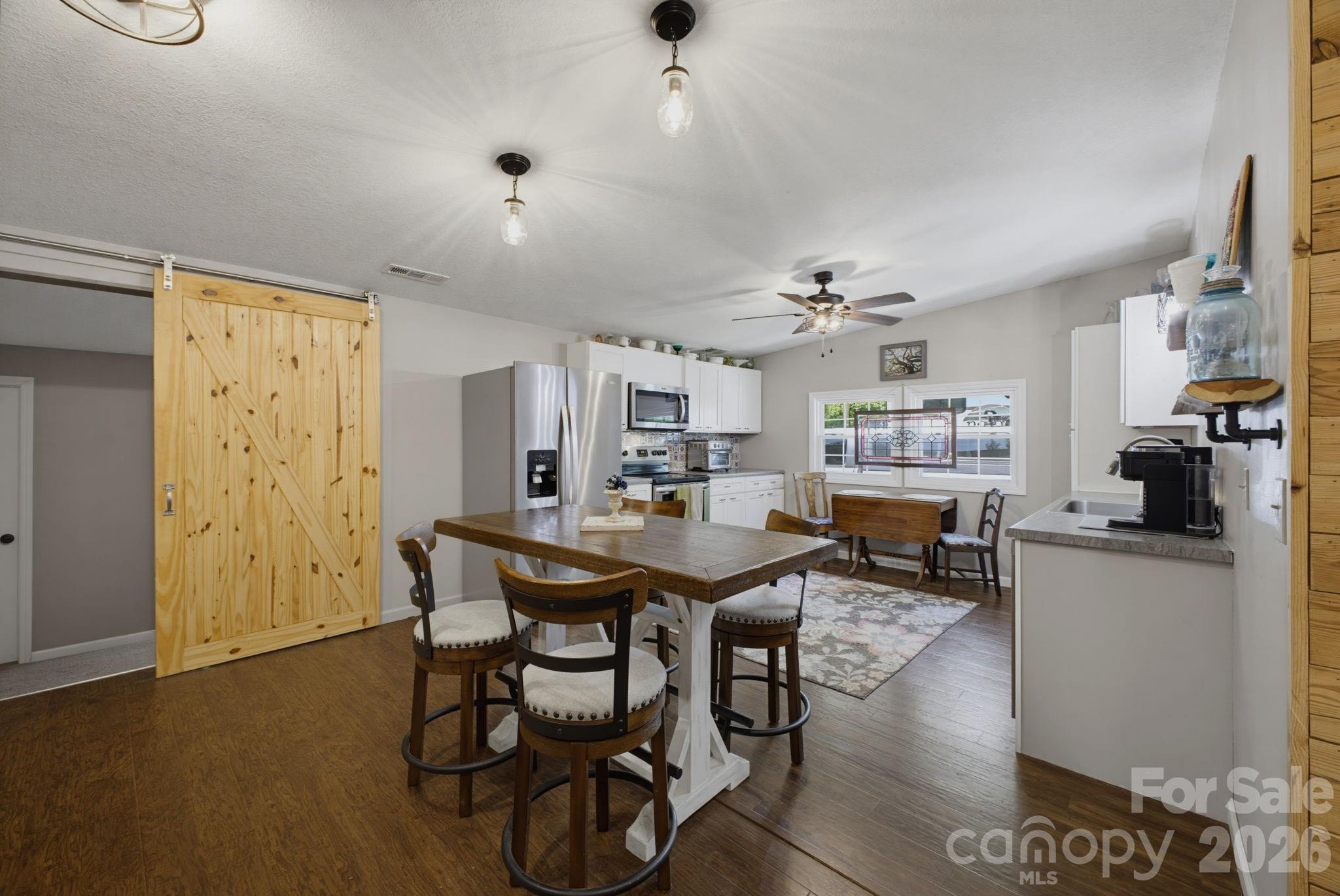 1239 W McGuinn Road — Mill Spring