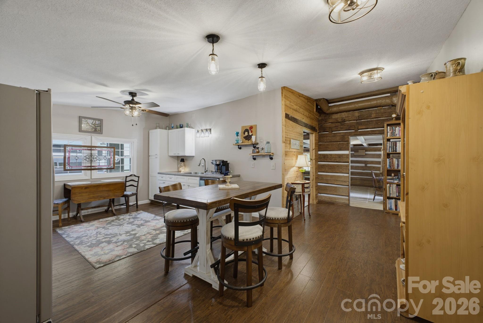 1239 W McGuinn Road — Mill Spring