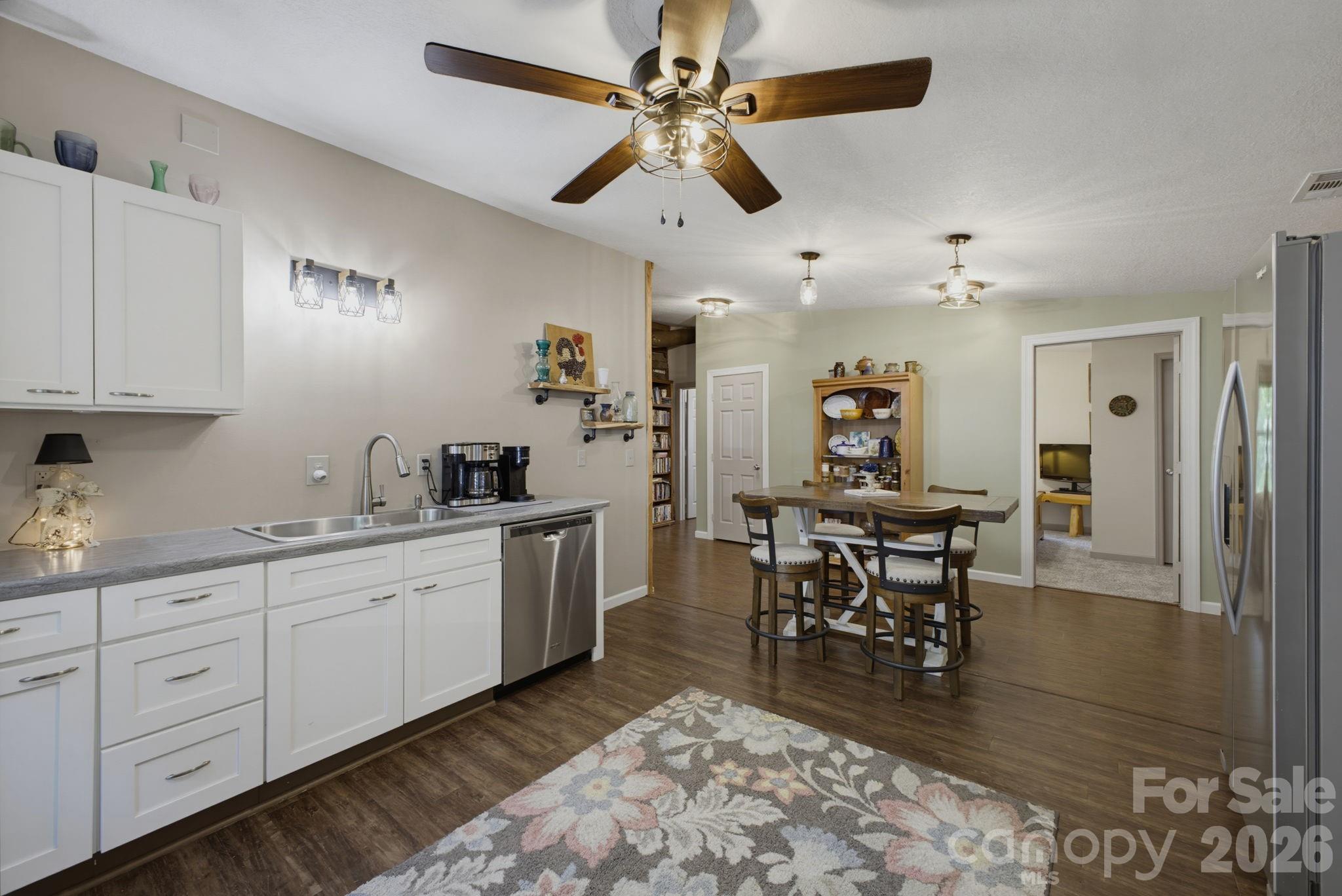 1239 W McGuinn Road — Mill Spring