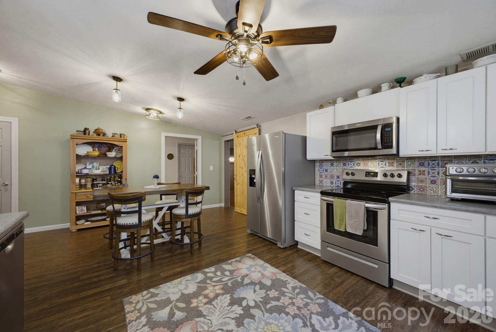 1239 W McGuinn Road — Mill Spring