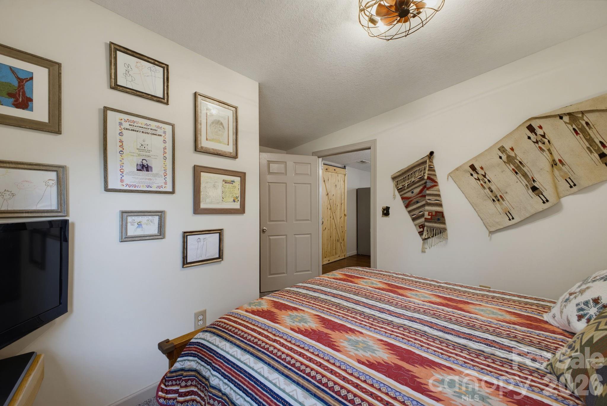 1239 W McGuinn Road — Mill Spring