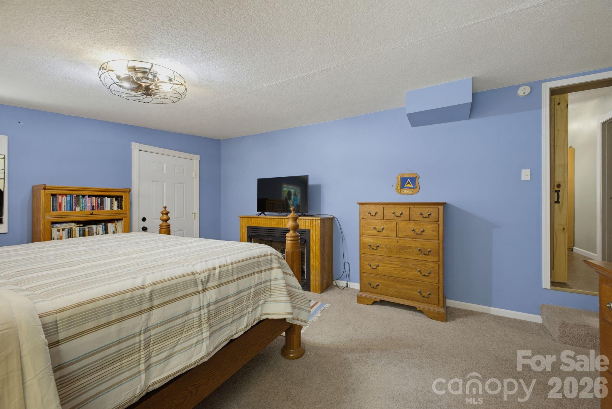 1239 W McGuinn Road — Mill Spring