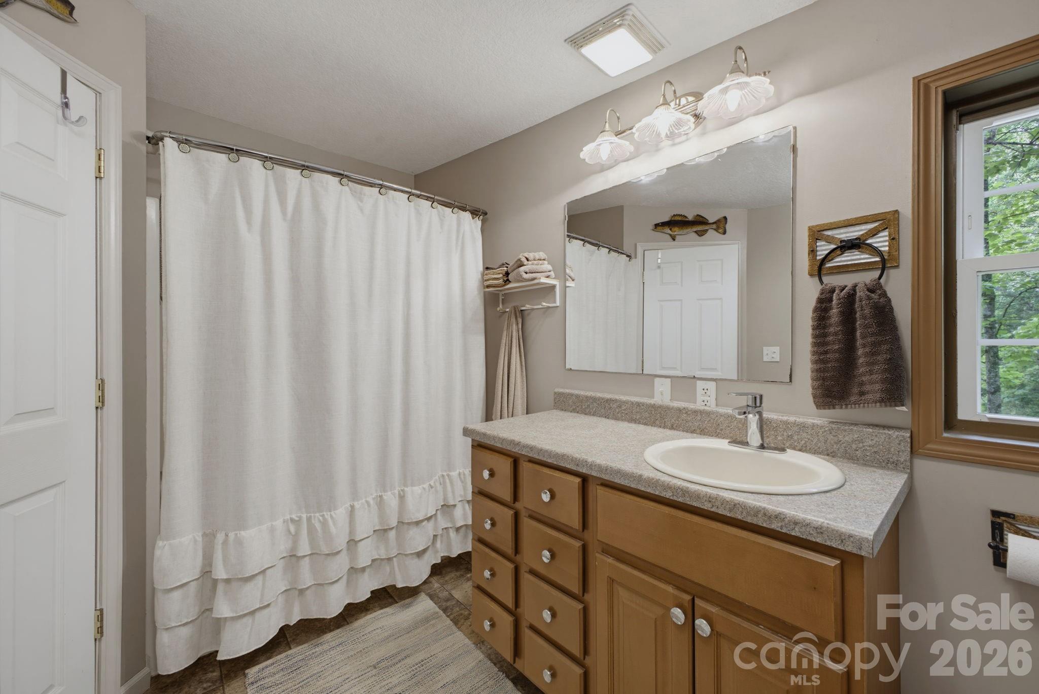 1239 W McGuinn Road — Mill Spring
