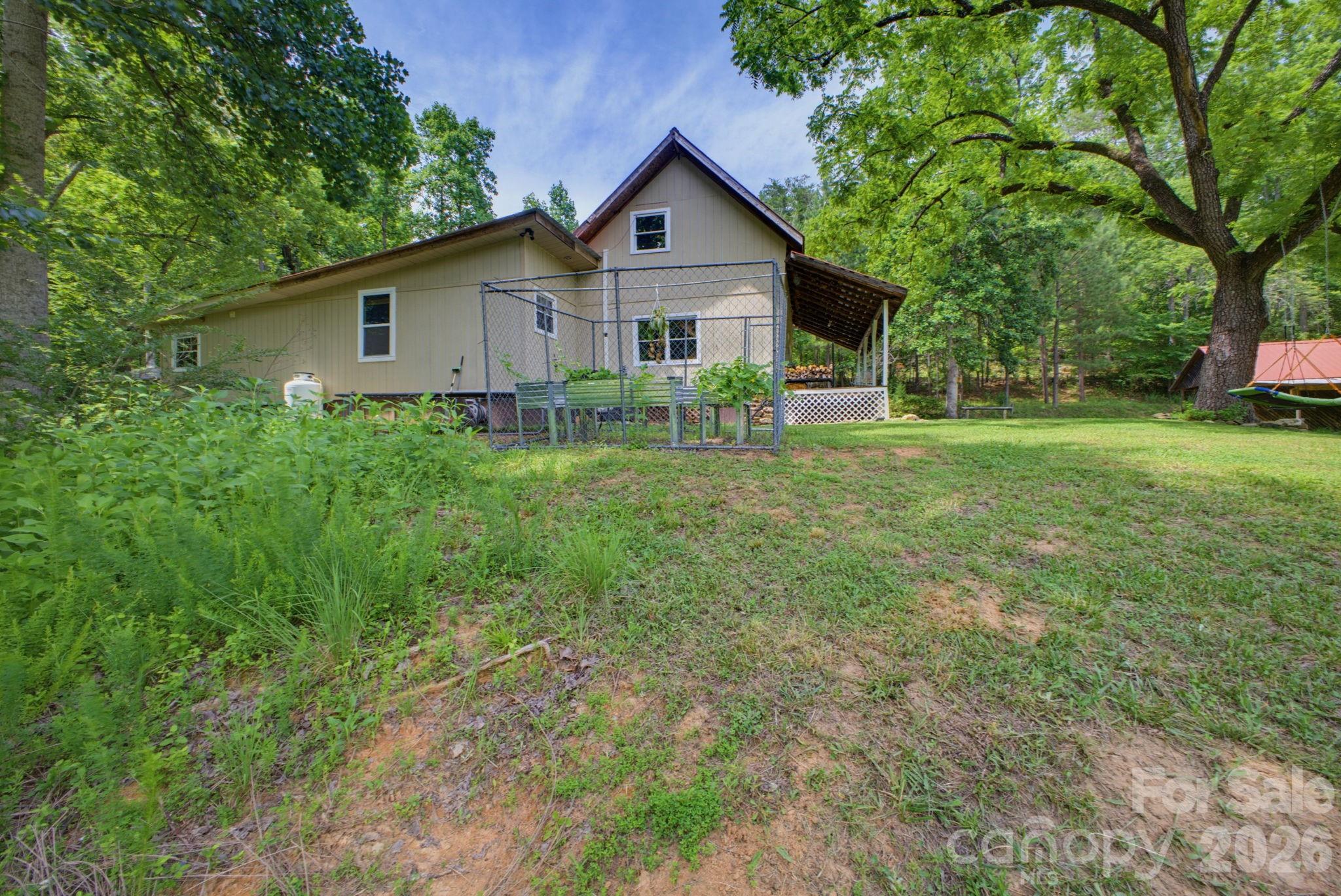 1239 W McGuinn Road — Mill Spring