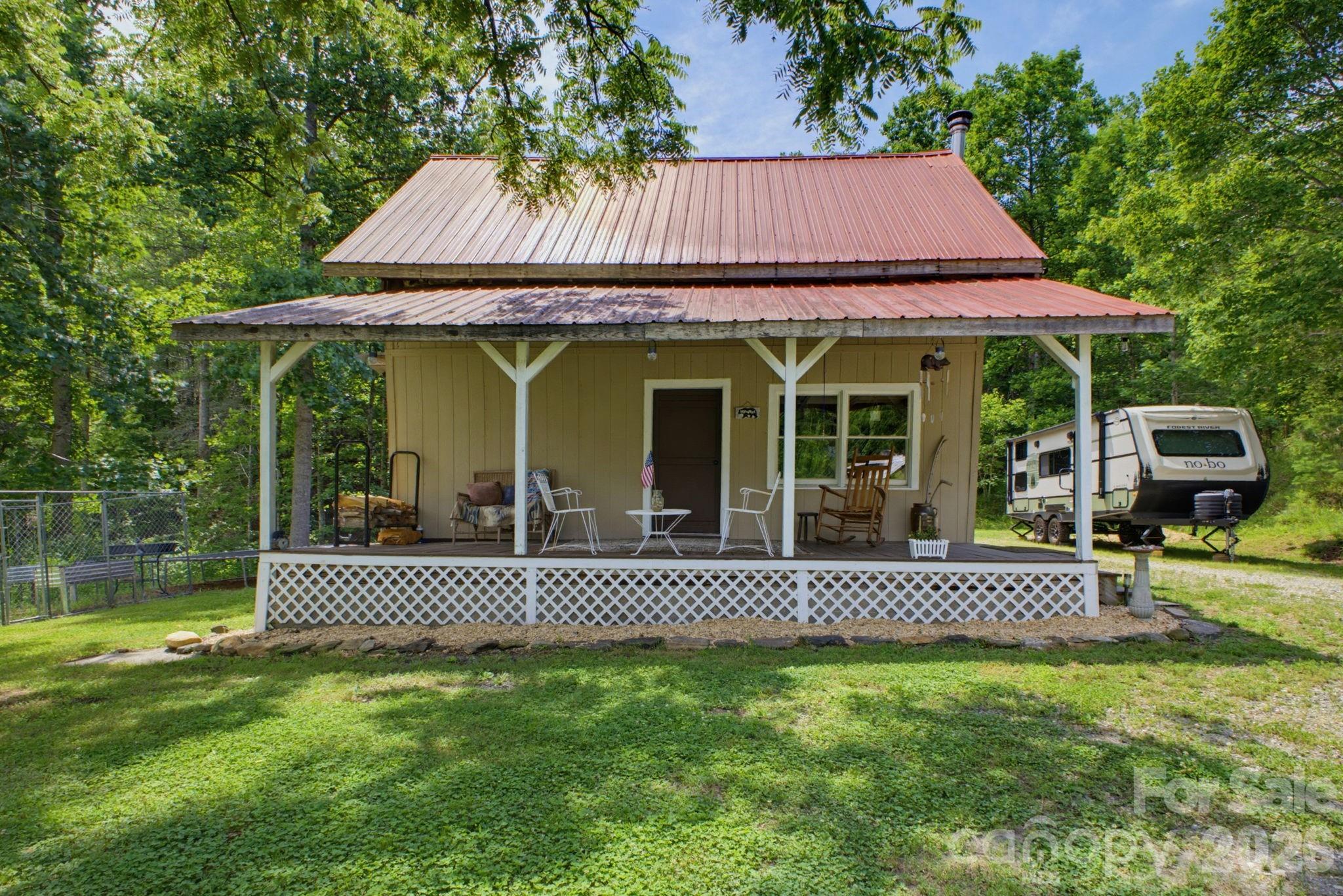 1239 W McGuinn Road — Mill Spring