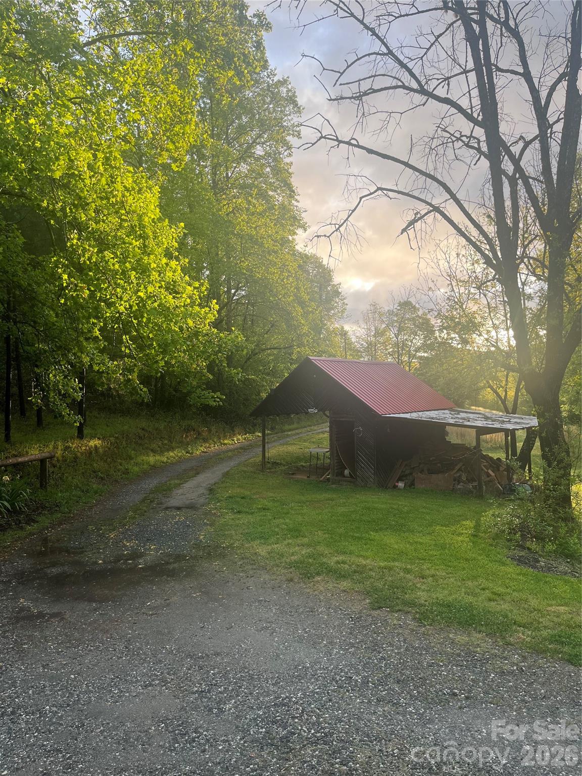 1239 W McGuinn Road — Mill Spring