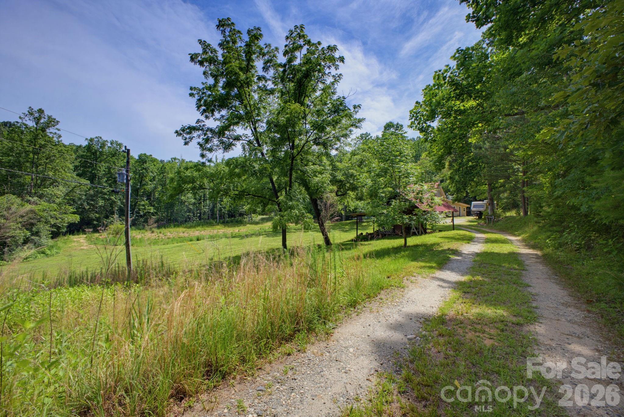 1239 W McGuinn Road — Mill Spring
