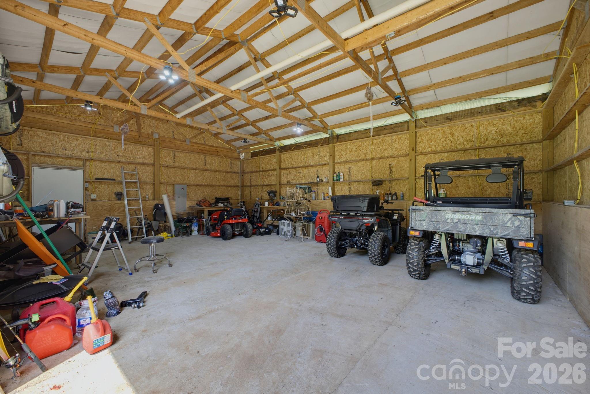 1239 W McGuinn Road — Mill Spring