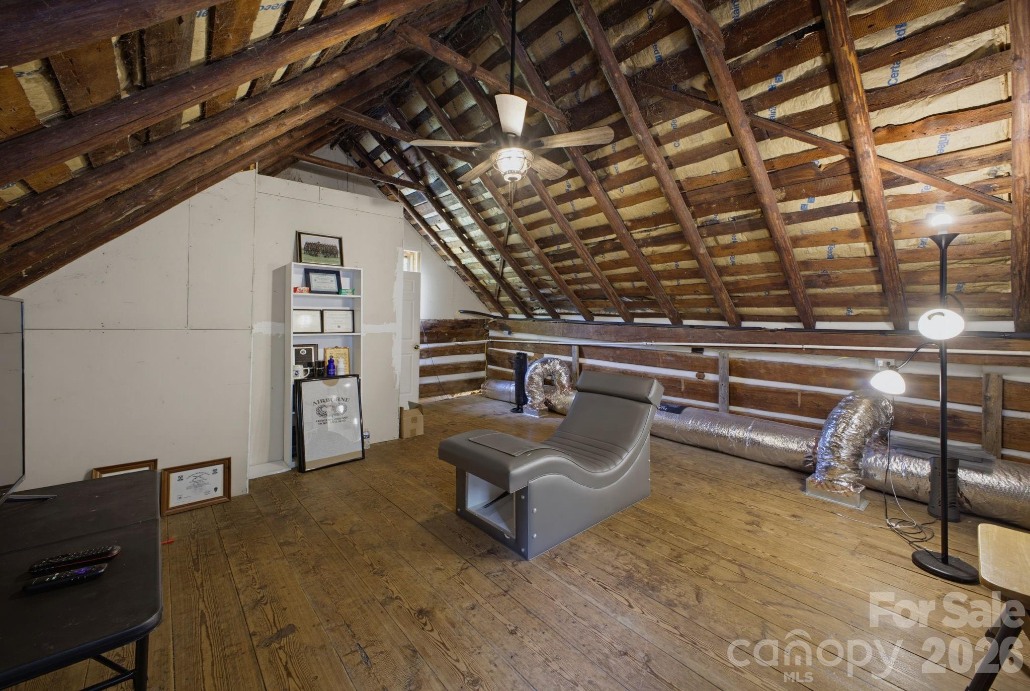 1239 W McGuinn Road — Mill Spring