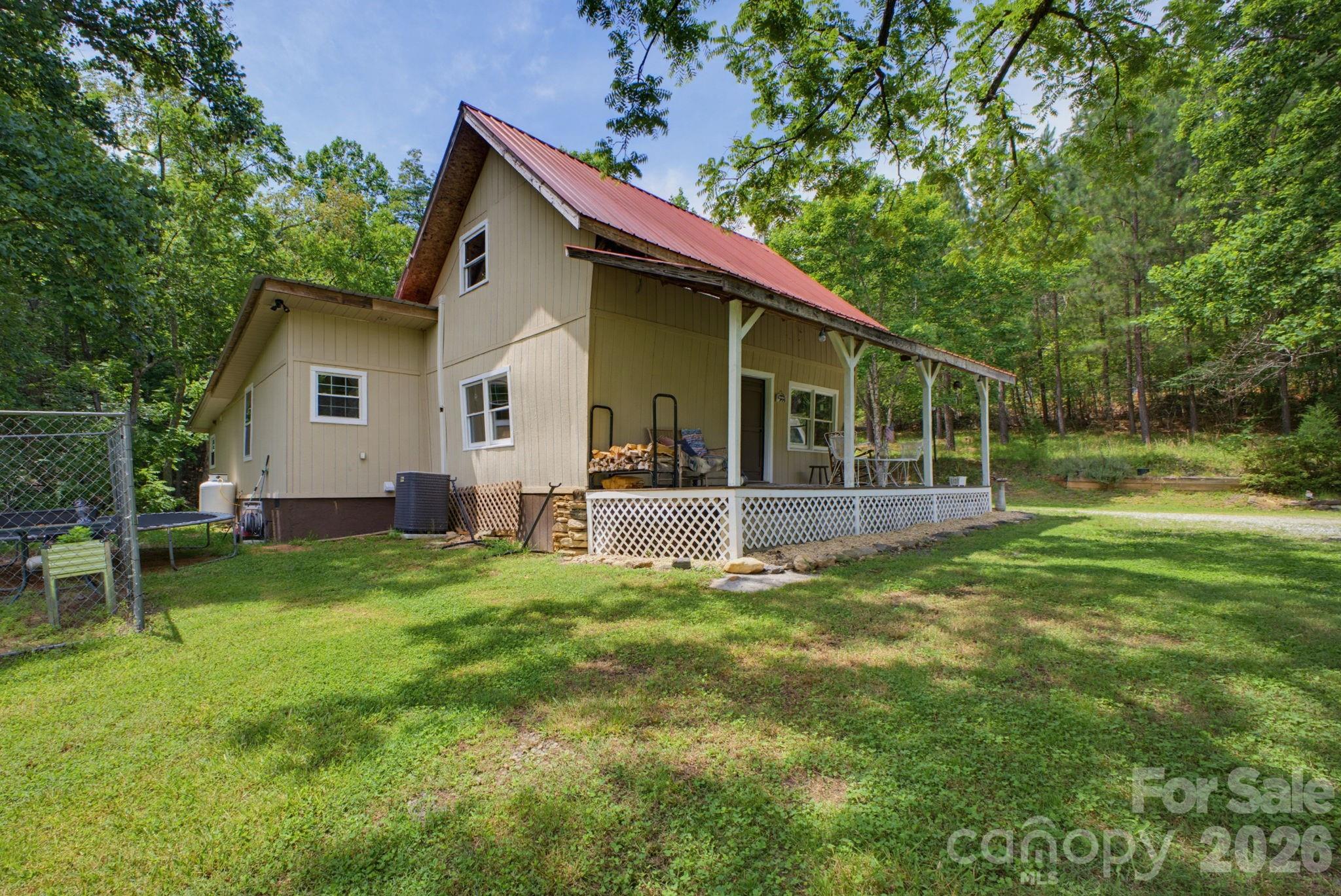 1239 W McGuinn Road — Mill Spring