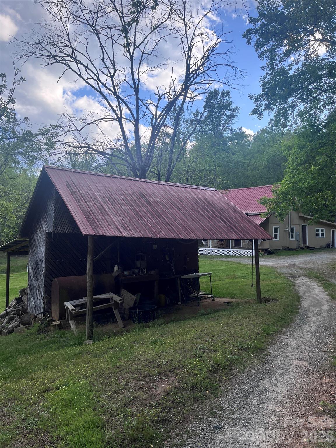 1239 W McGuinn Road — Mill Spring