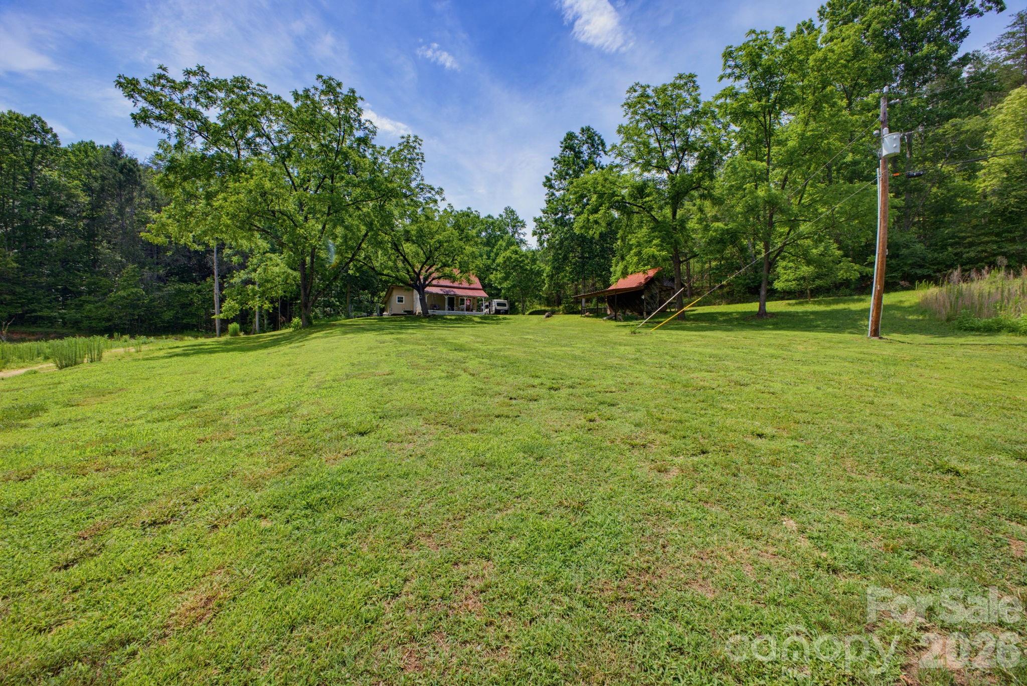 1239 W McGuinn Road — Mill Spring