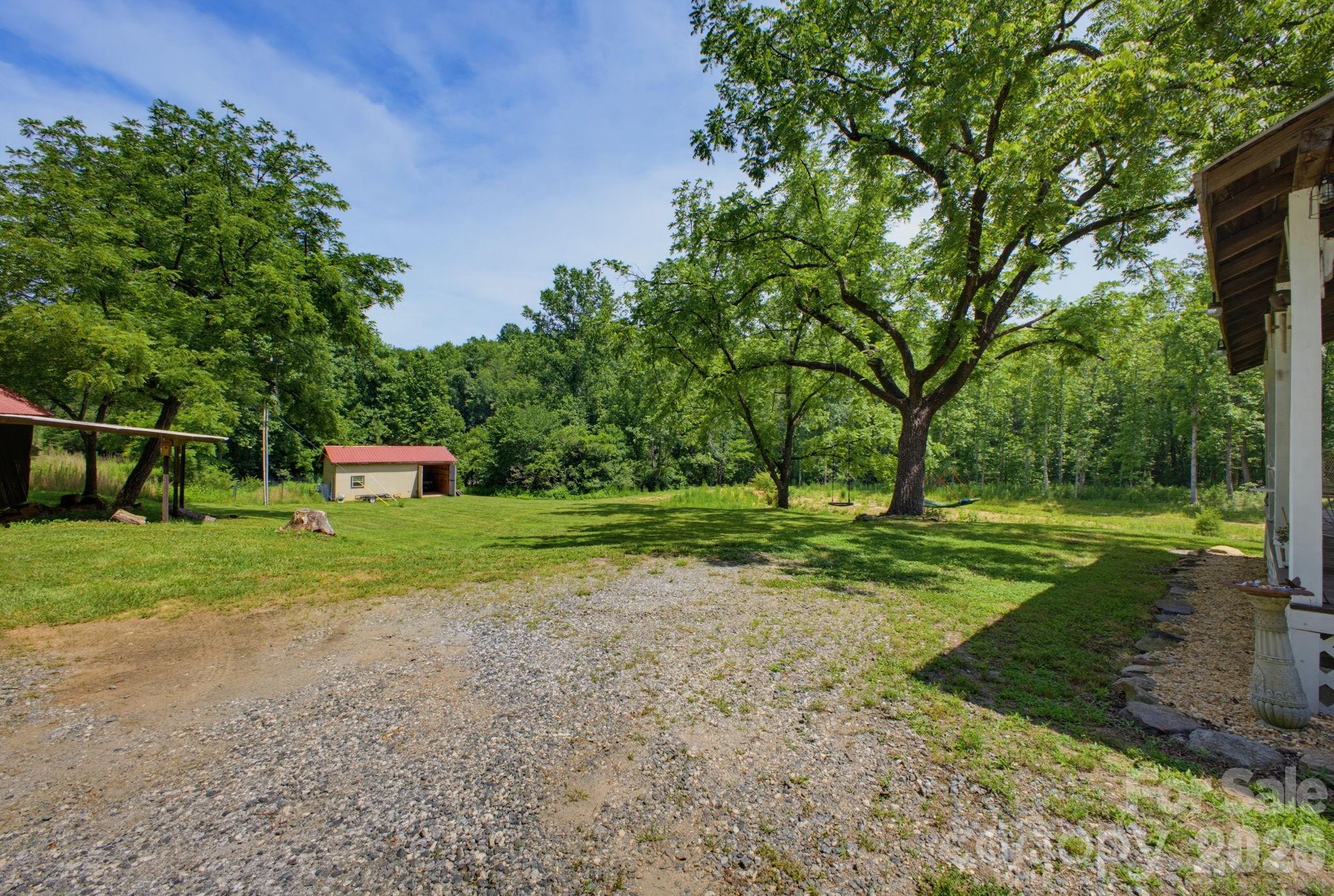 1239 W McGuinn Road — Mill Spring