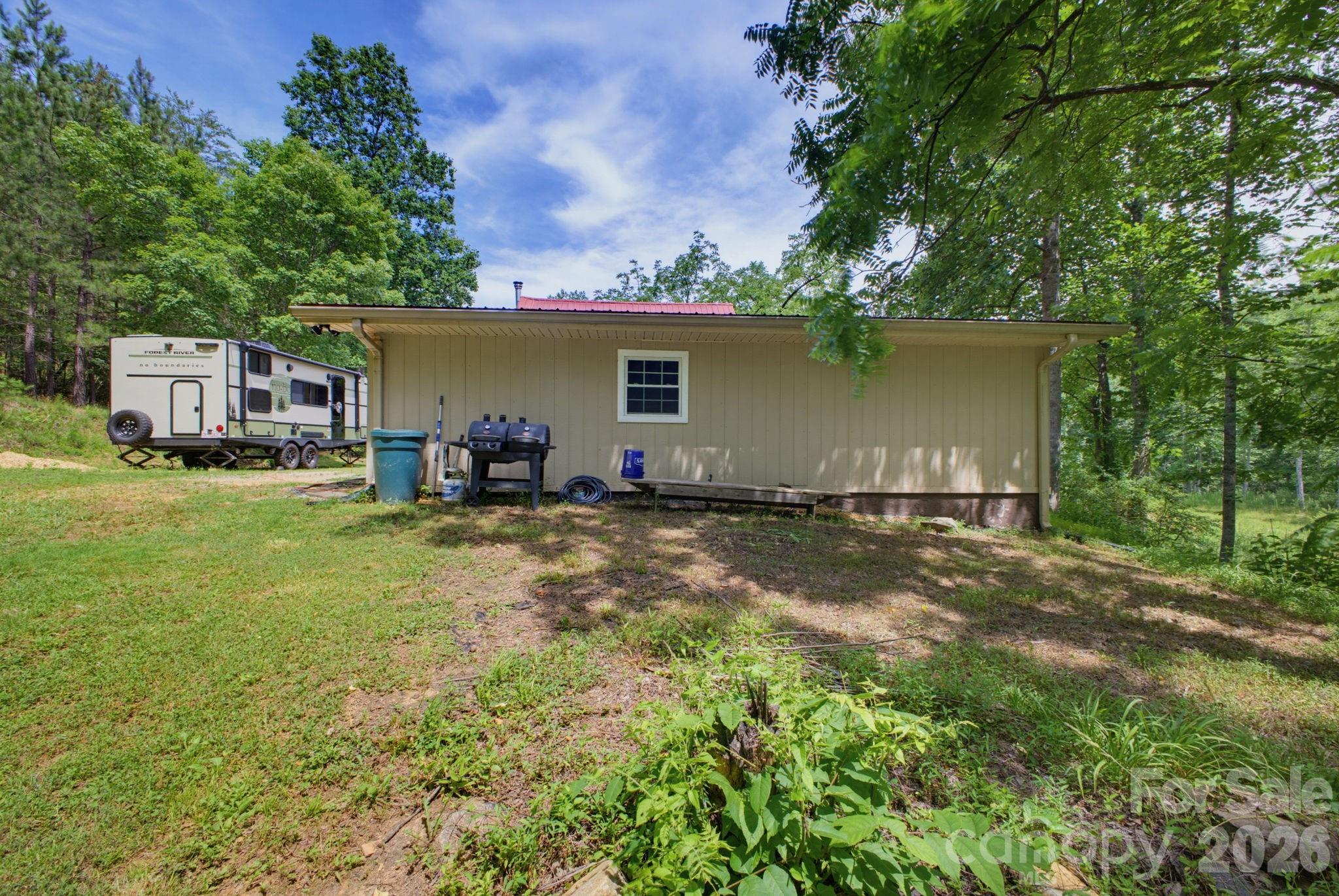 1239 W McGuinn Road — Mill Spring
