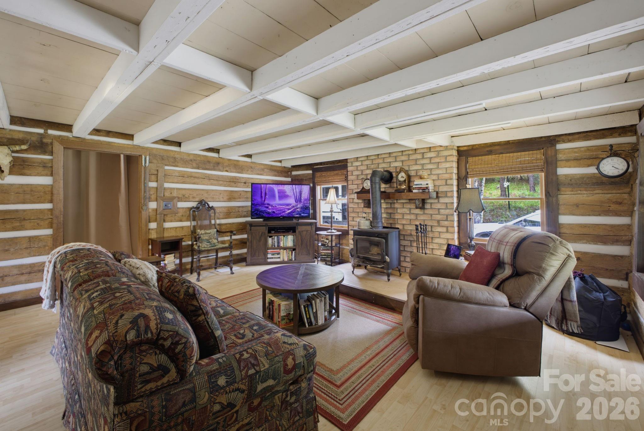 1239 W McGuinn Road — Mill Spring