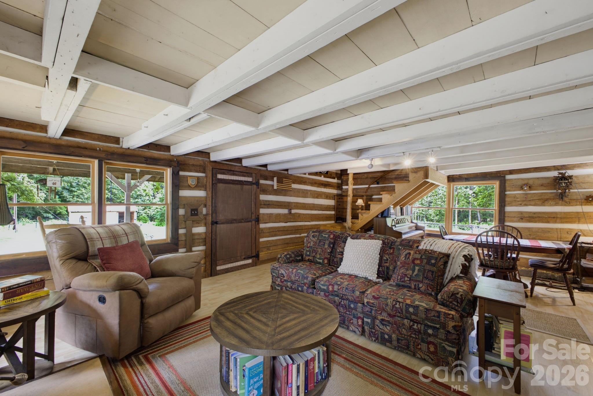 1239 W McGuinn Road — Mill Spring