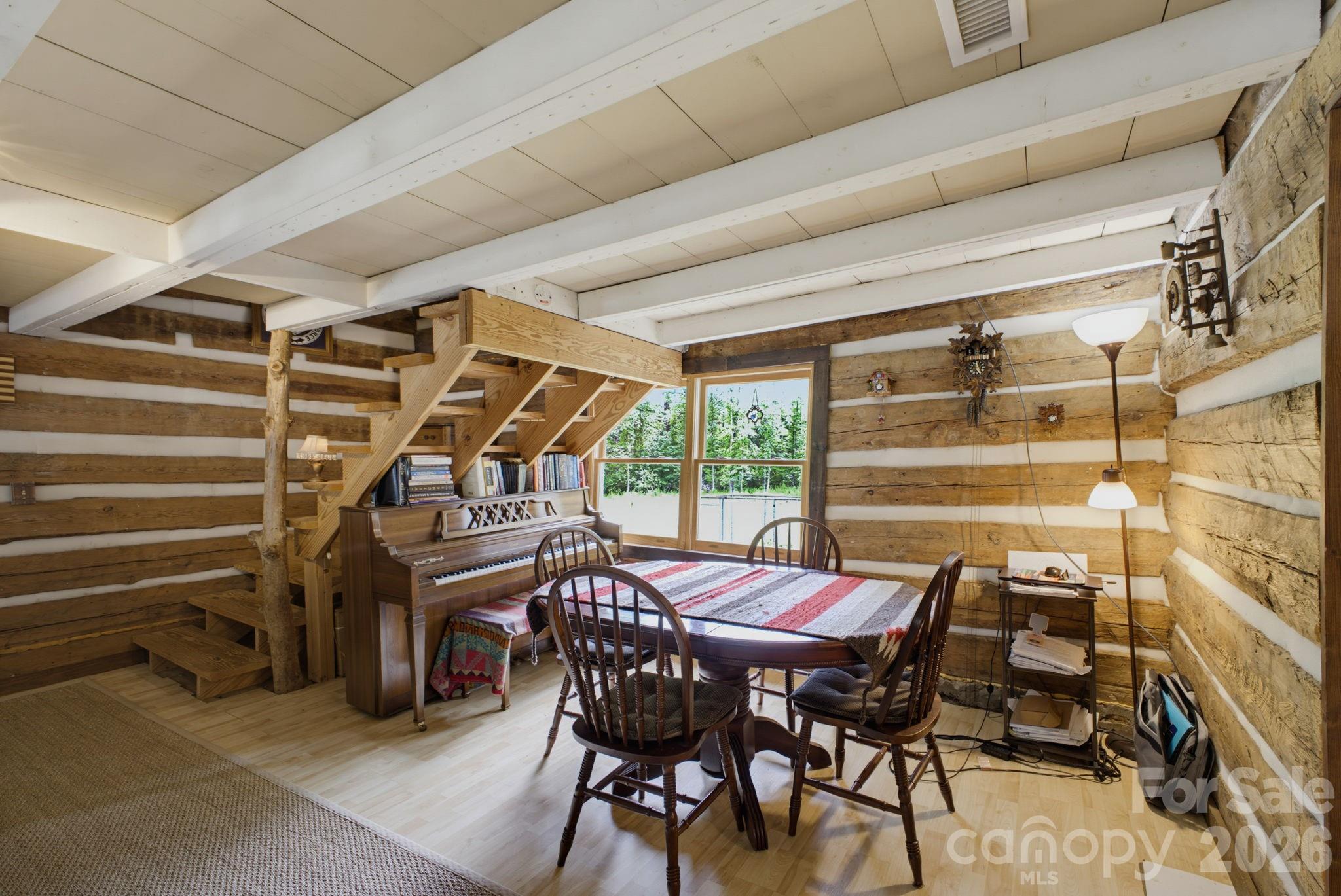 1239 W McGuinn Road — Mill Spring