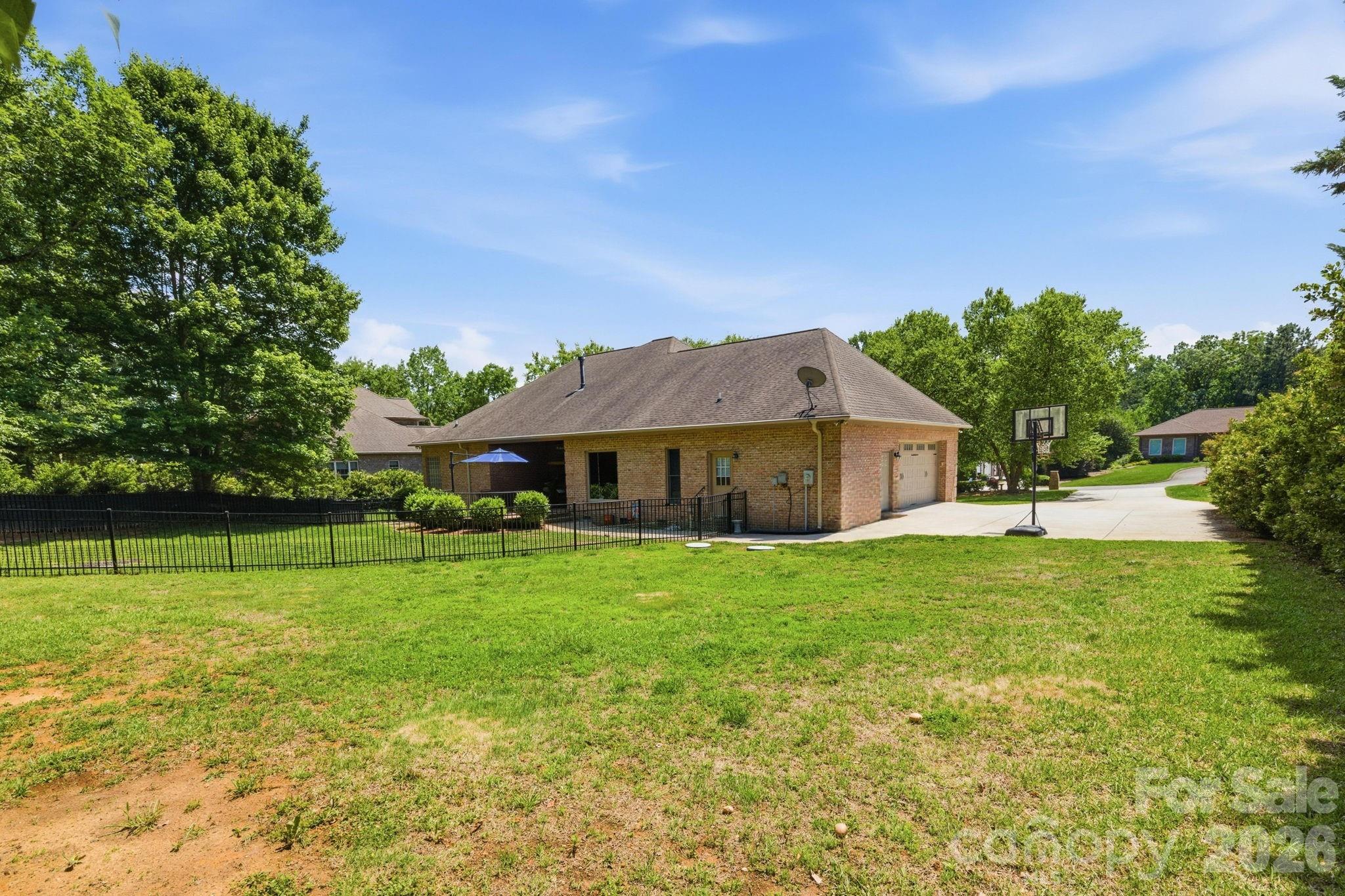 1705 29th Avenue Place NE — Hickory