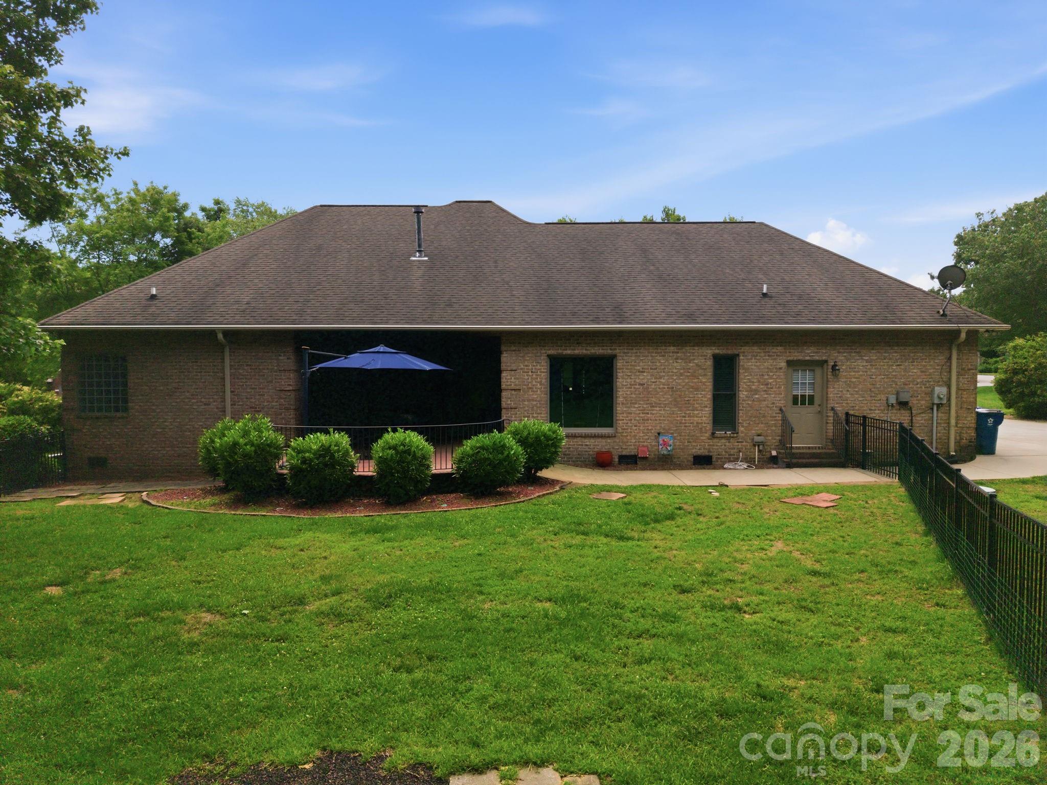 1705 29th Avenue Place NE — Hickory